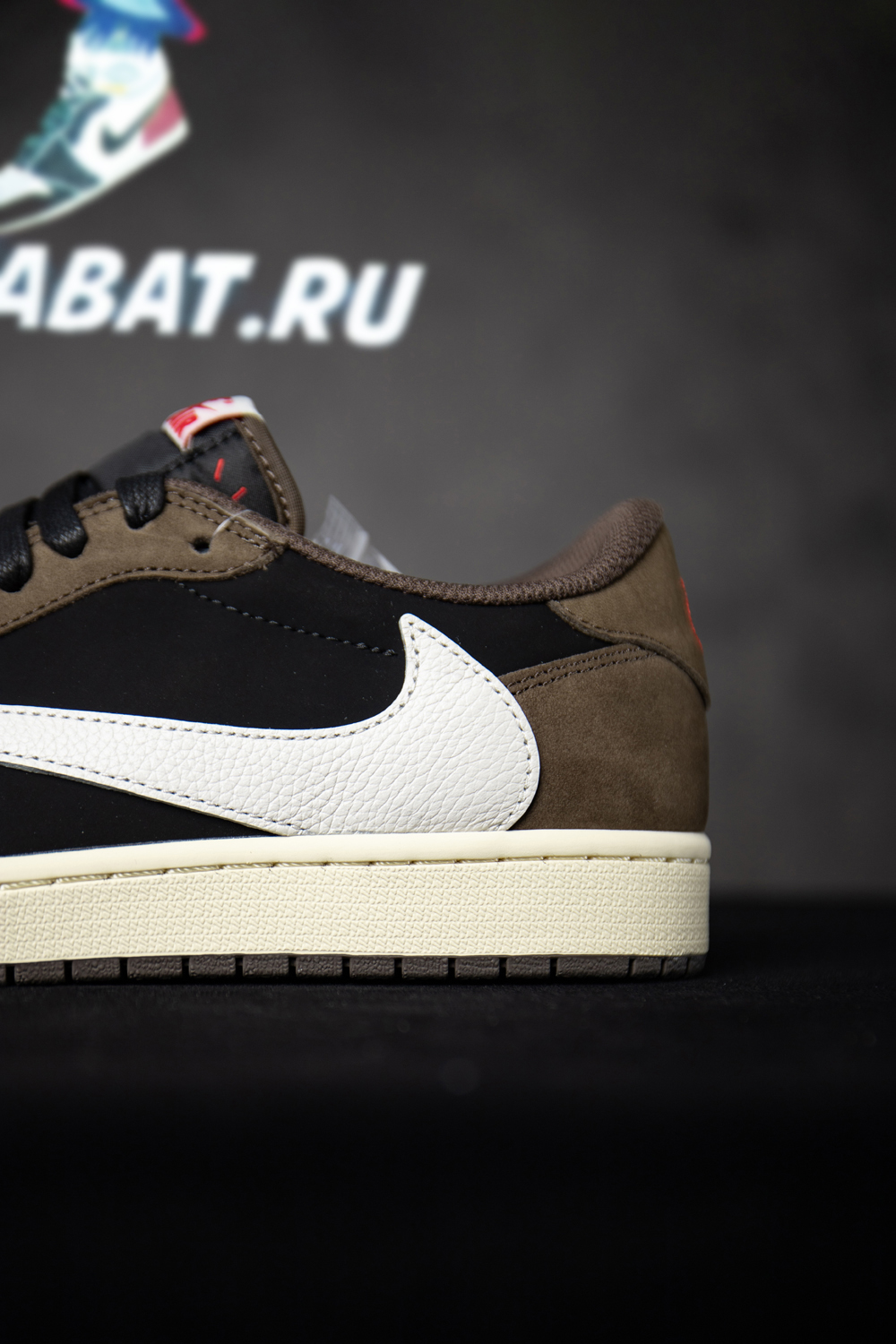 TRAVIS SCOTT X AIR JORDAN 1 LOW 