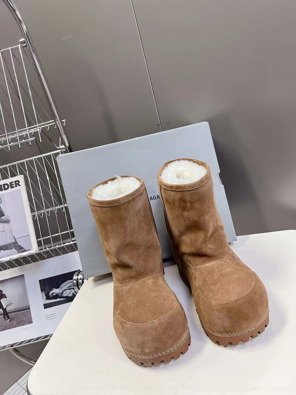 Ba*len*cia*ga alaska fur boots "brown"