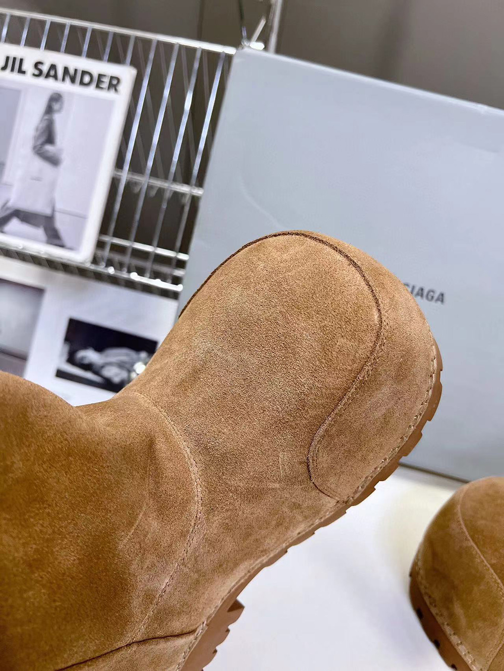 Ba*len*cia*ga alaska fur boots "brown"