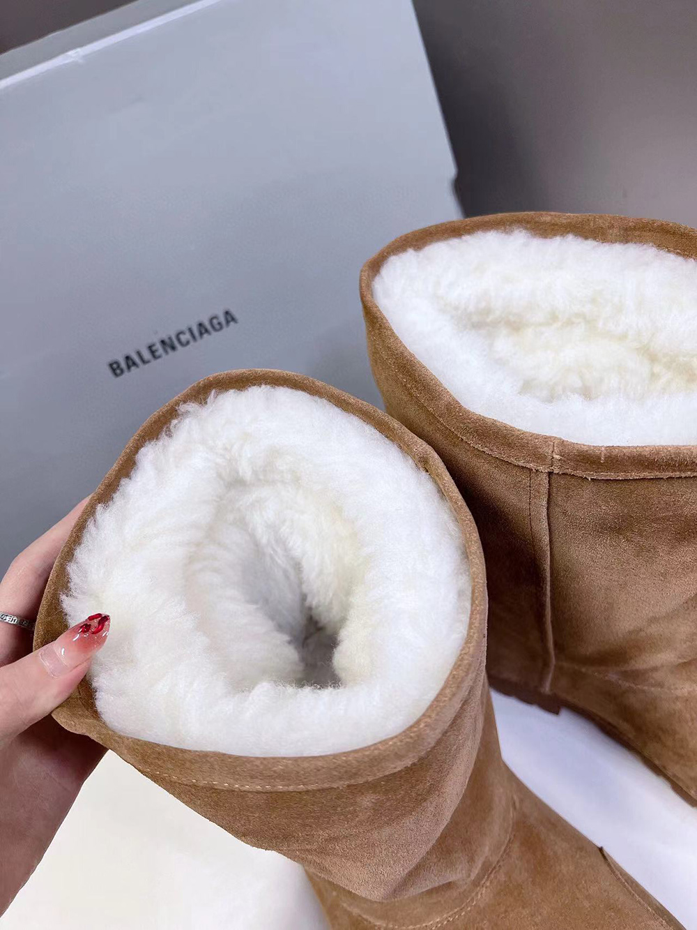 Ba*len*cia*ga alaska fur boots "brown"