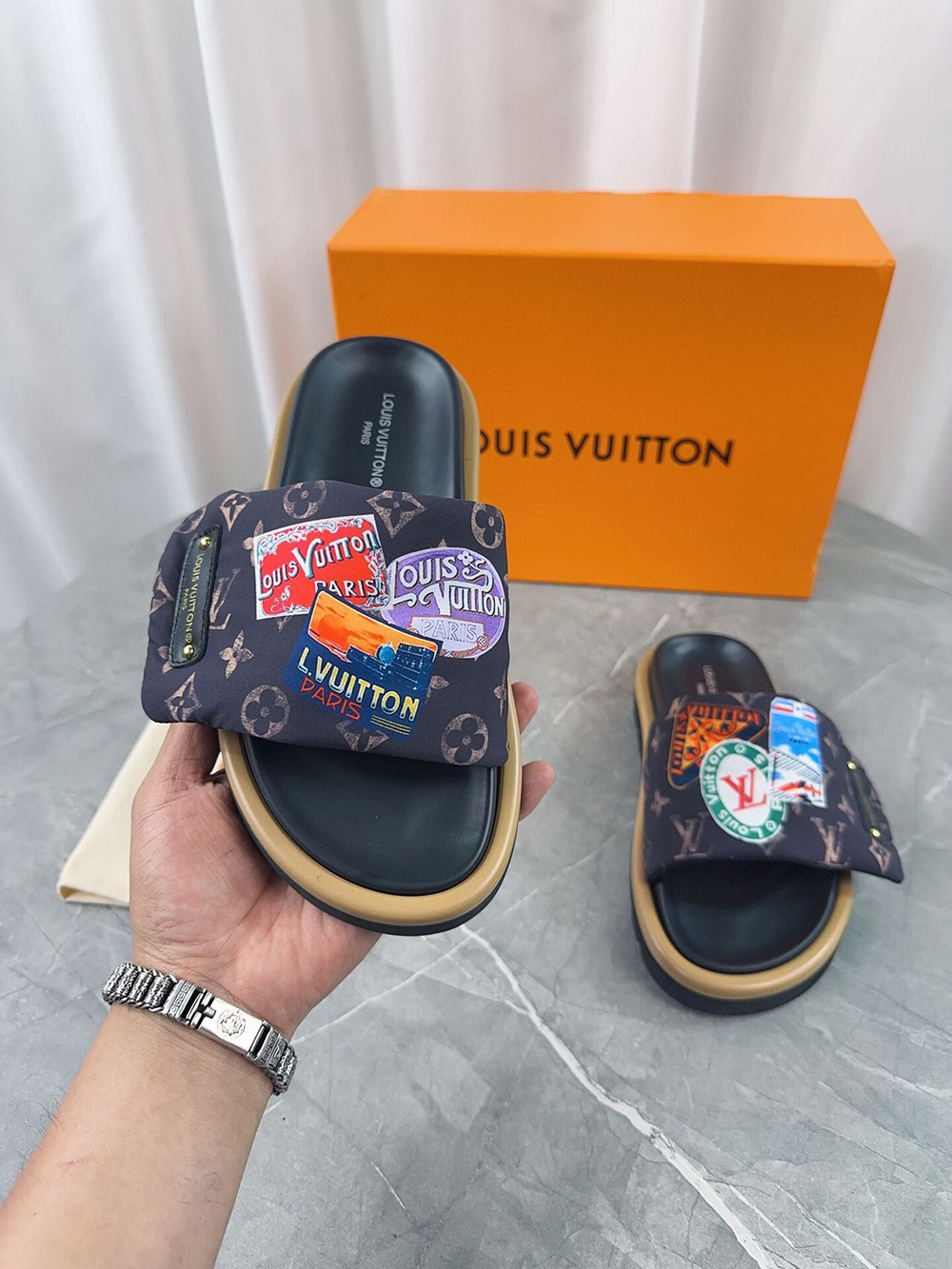 l0*is V*t0n pool pillow comfort mule