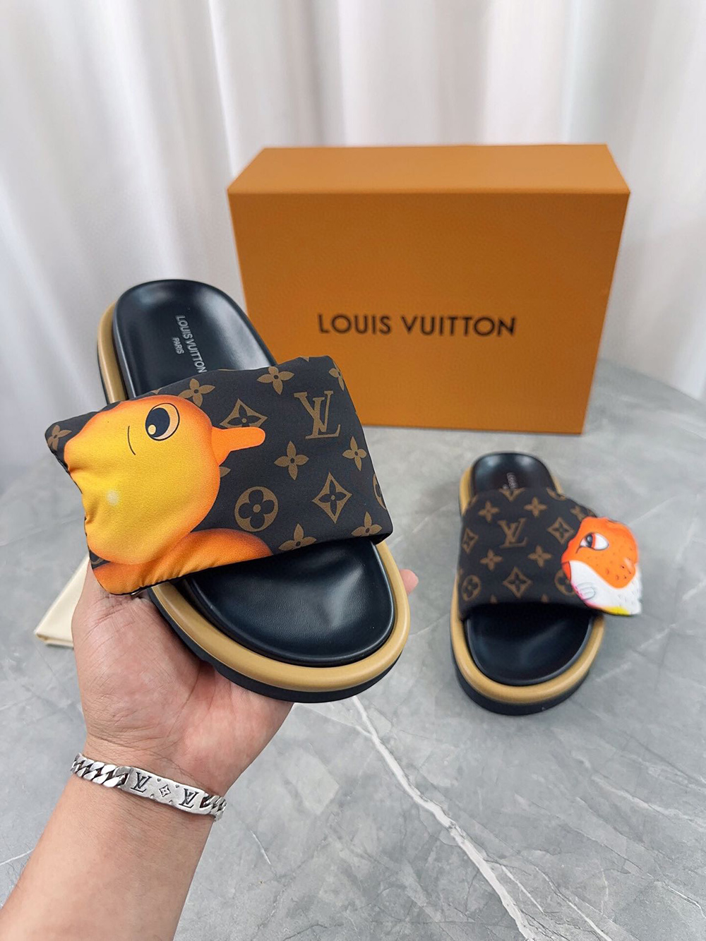 l0*is V*t0n pool pillow flat comfort mule