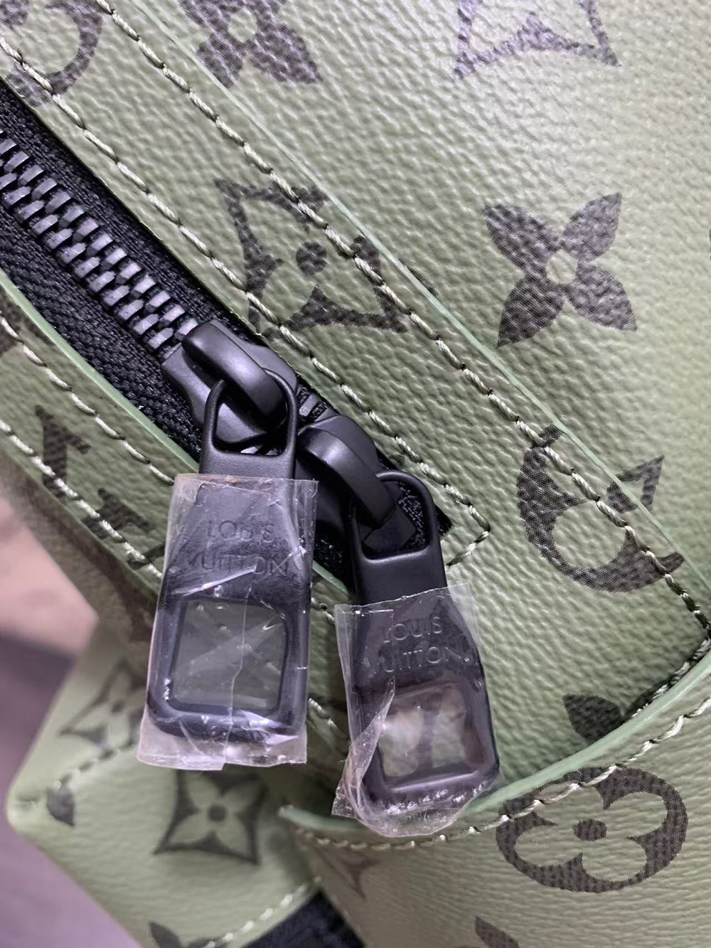 l0*is V*t0n discovery pm backpack bags m46802 29*38*20cm