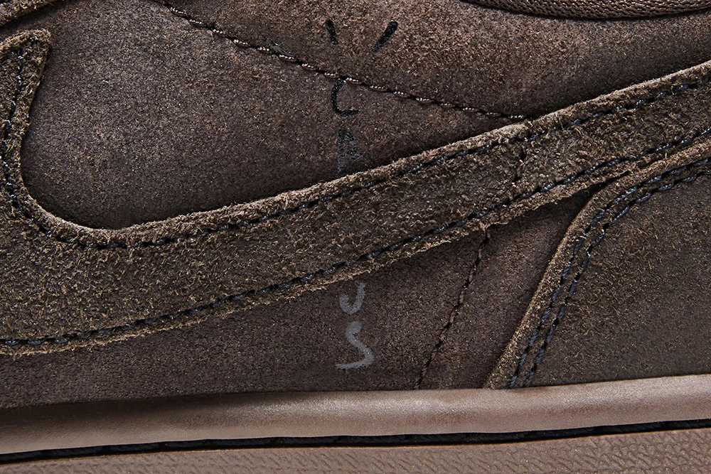 TRAVIS SCOTT X AIR JORDAN 1 LOW OG “VELVET BROWN”