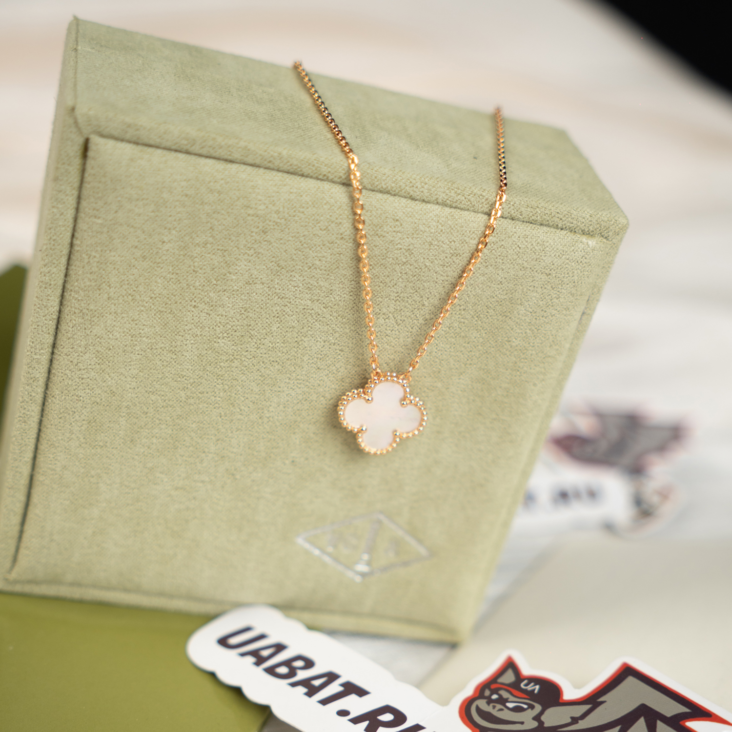 V*N CL*F & arpels, gold,white shell necklaces