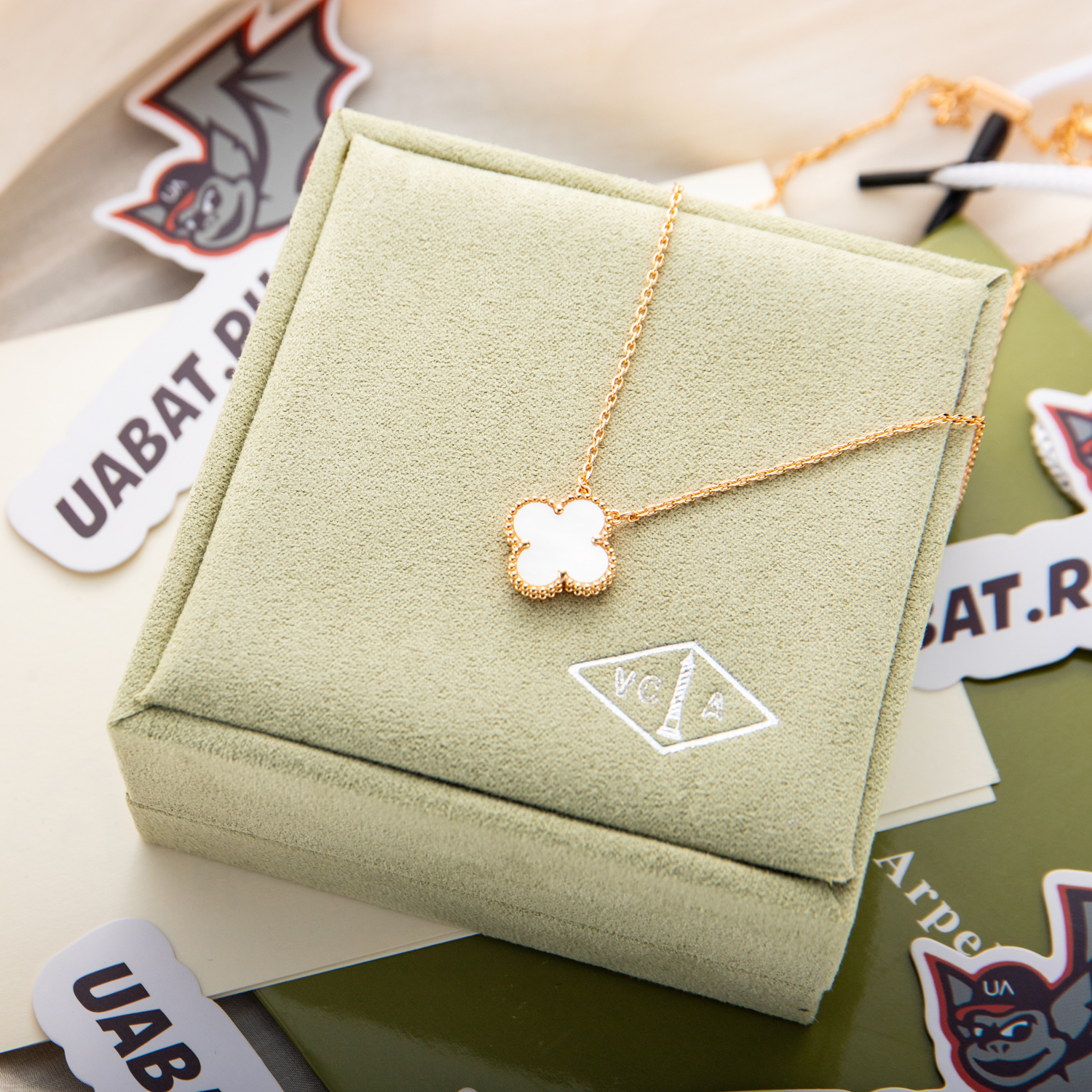 V*N CL*F & arpels, gold,white shell necklaces