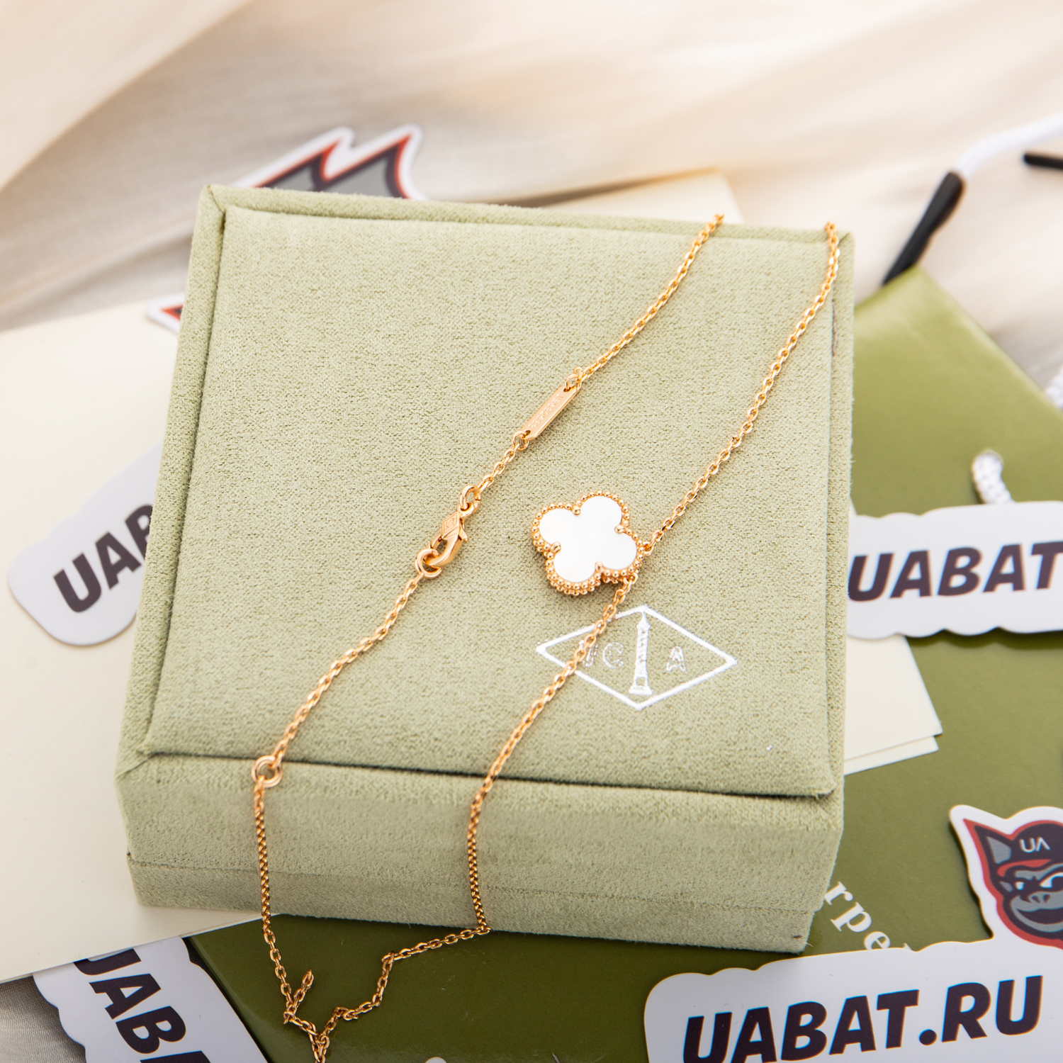 V*N CL*F & arpels, gold,white shell necklaces