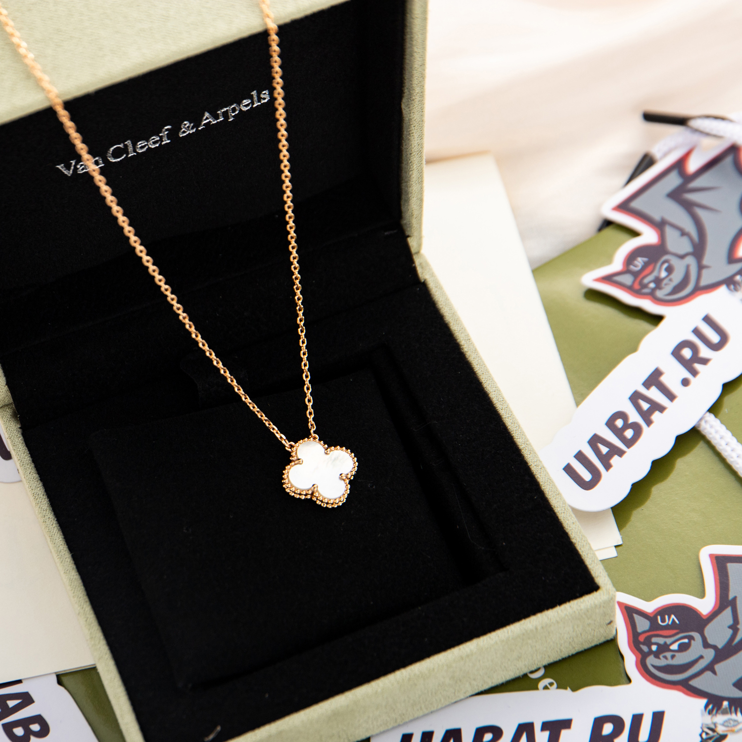 V*N CL*F & arpels, gold,white shell necklaces