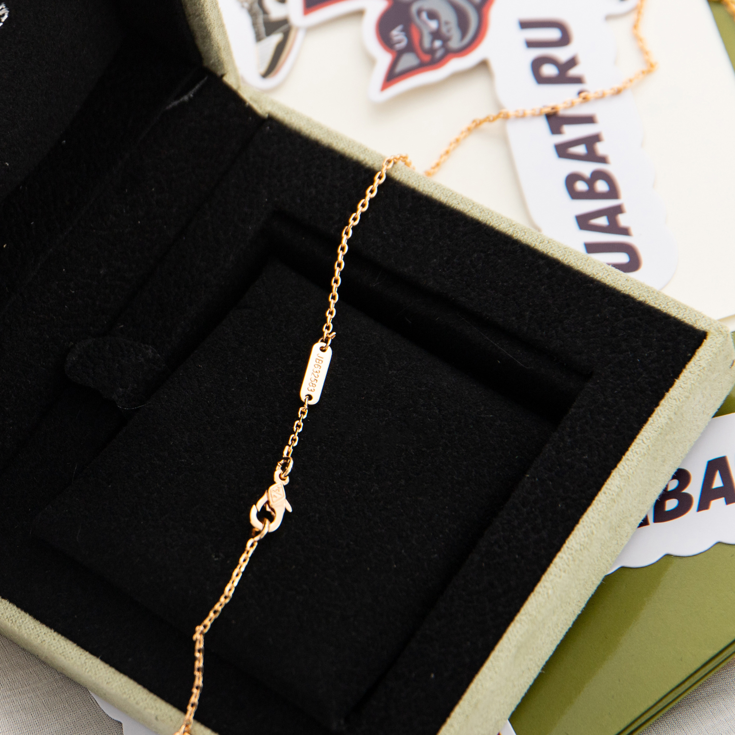 V*N CL*F & arpels, gold,white shell necklaces