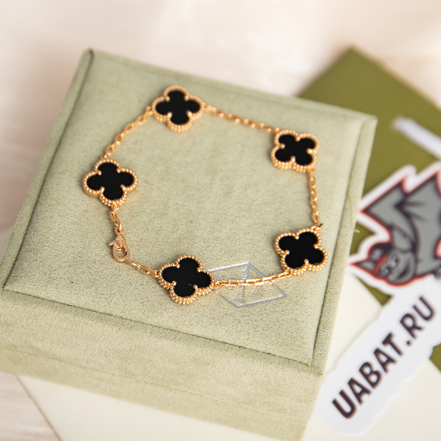 V*N CL*F & arpels bracelet v79249