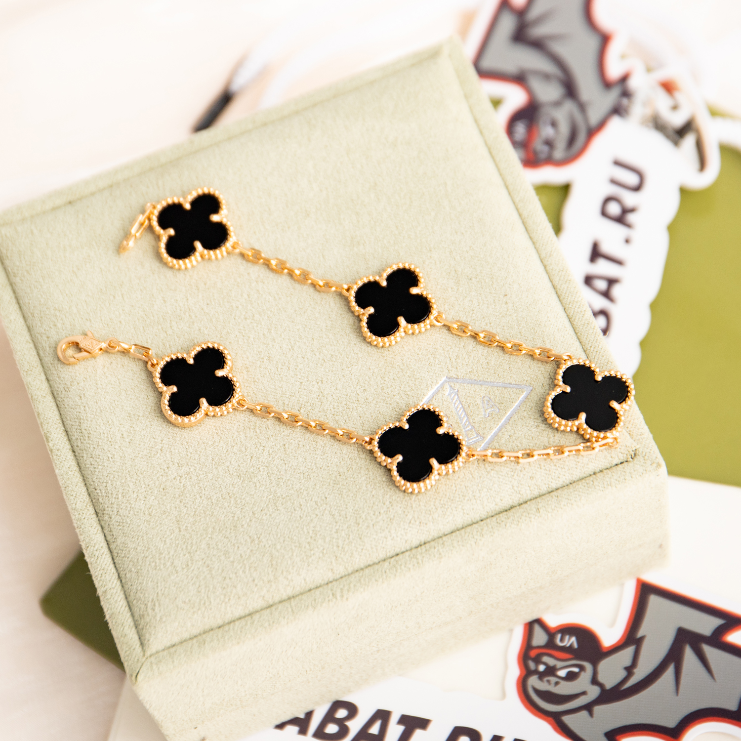 V*N CL*F & arpels bracelet v79249