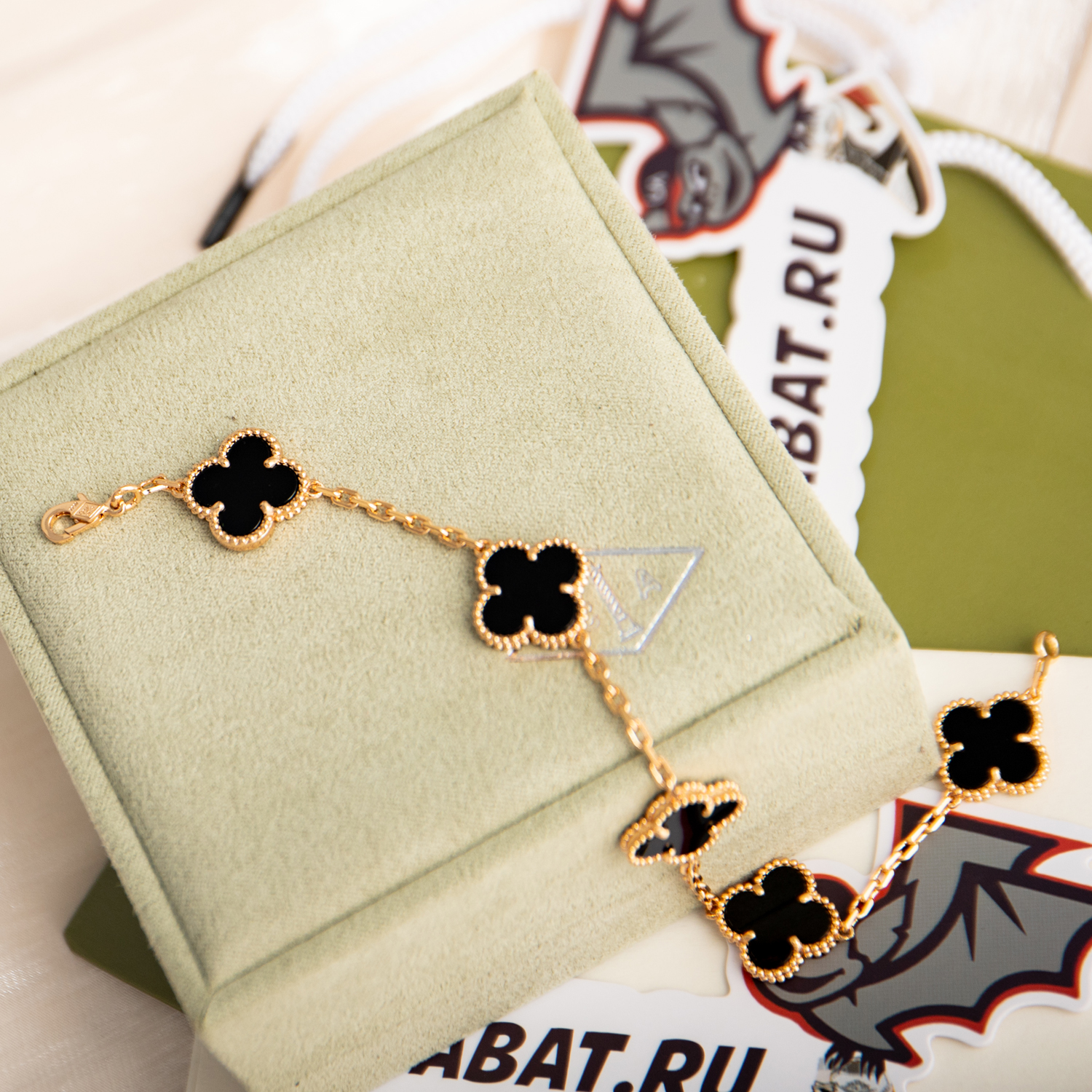 V*N CL*F & arpels bracelet v79249