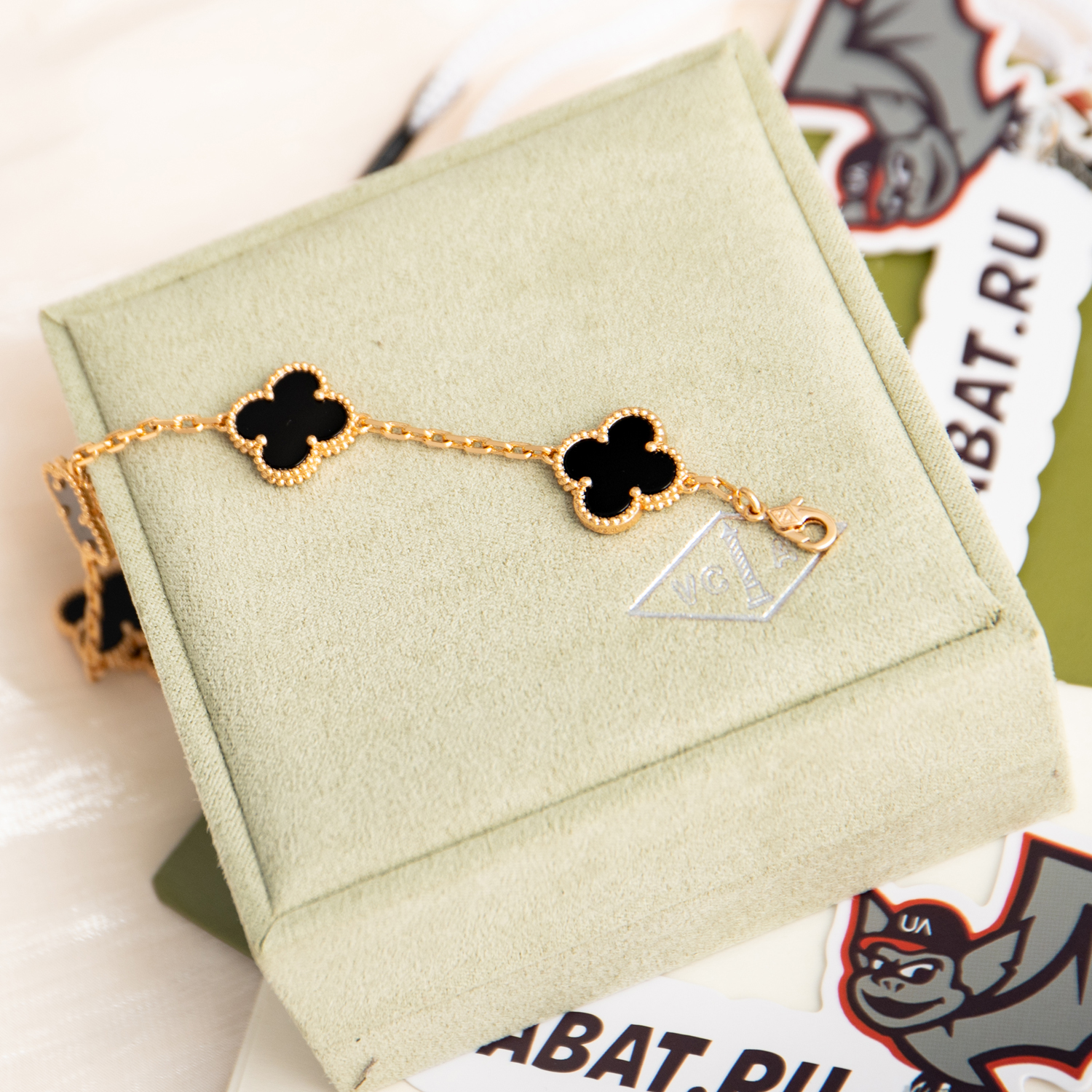 V*N CL*F & arpels bracelet v79249