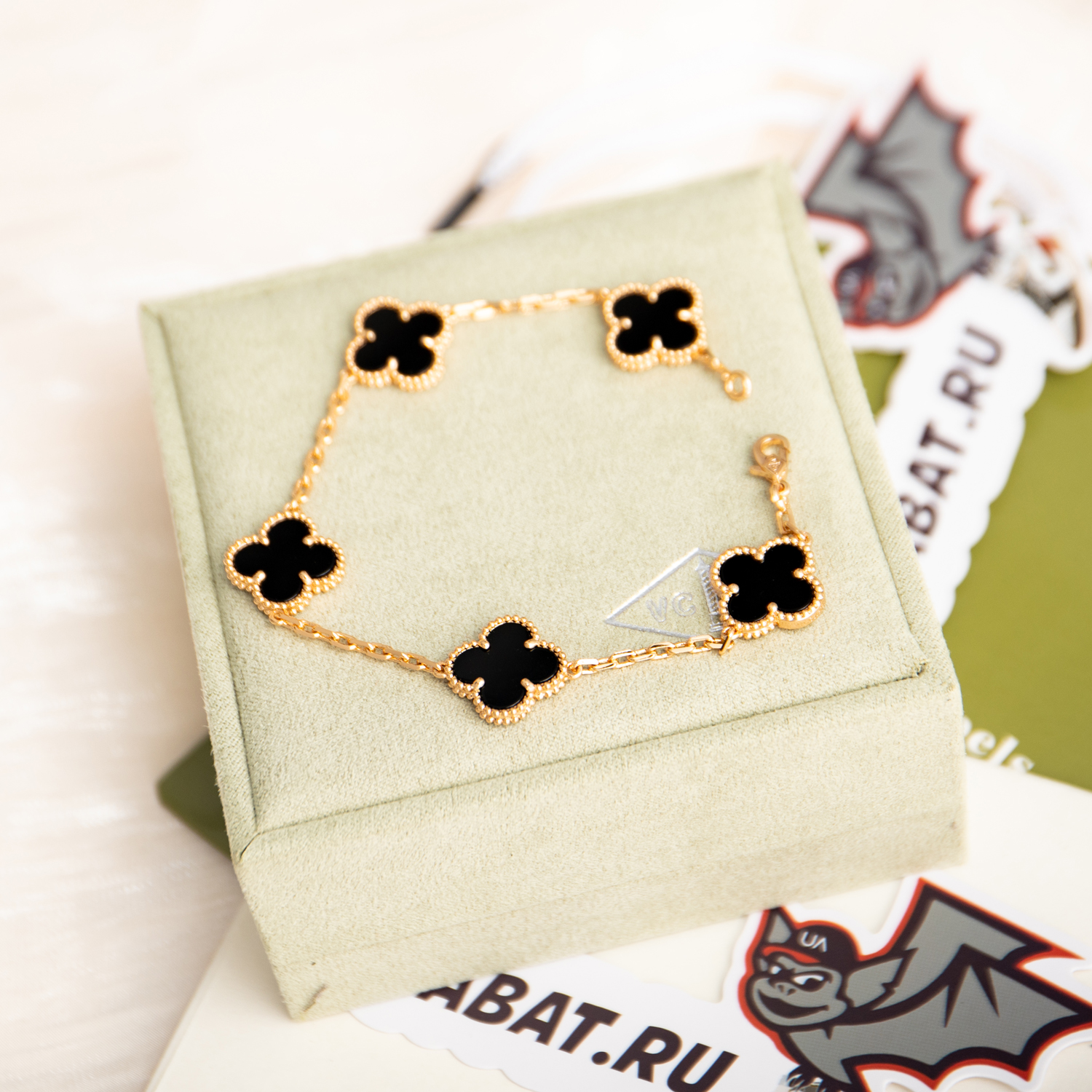 V*N CL*F & arpels bracelet v79249