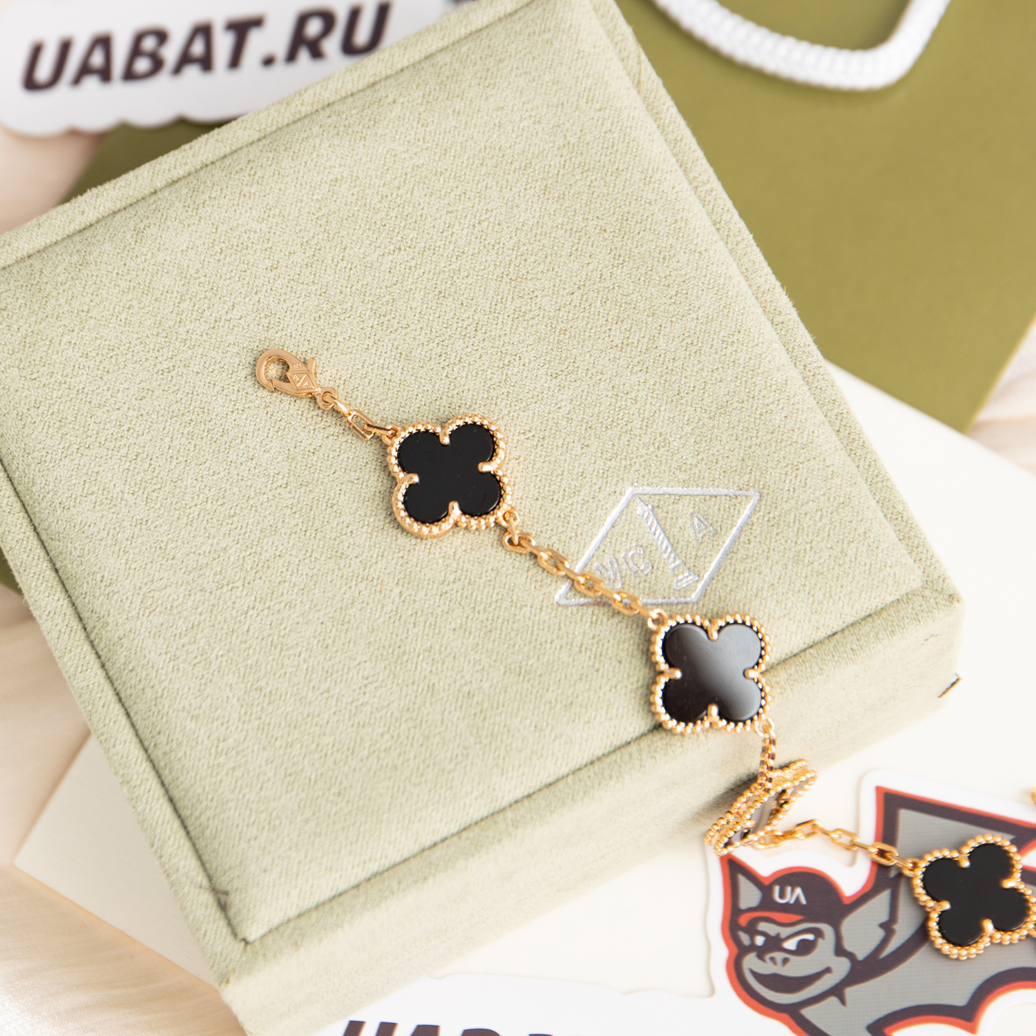 V*N CL*F & arpels bracelet v79249