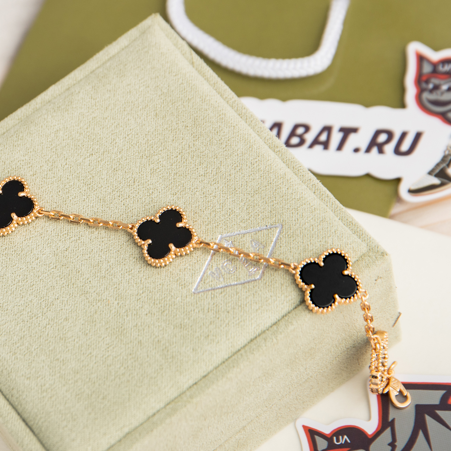 V*N CL*F & arpels bracelet v79249