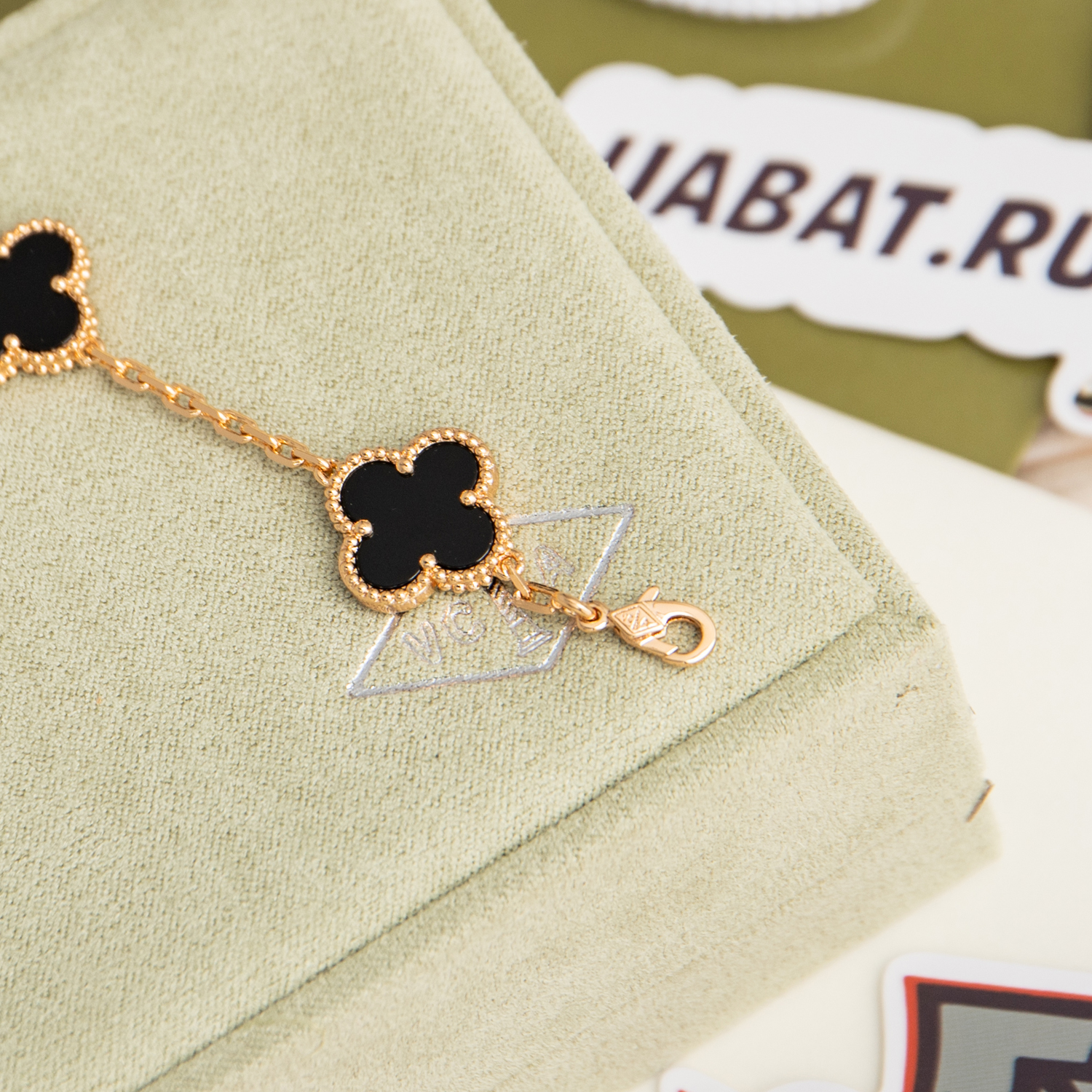 V*N CL*F & arpels bracelet v79249