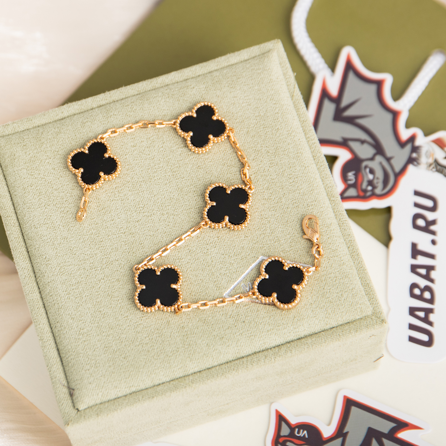 V*N CL*F & arpels bracelet v79249