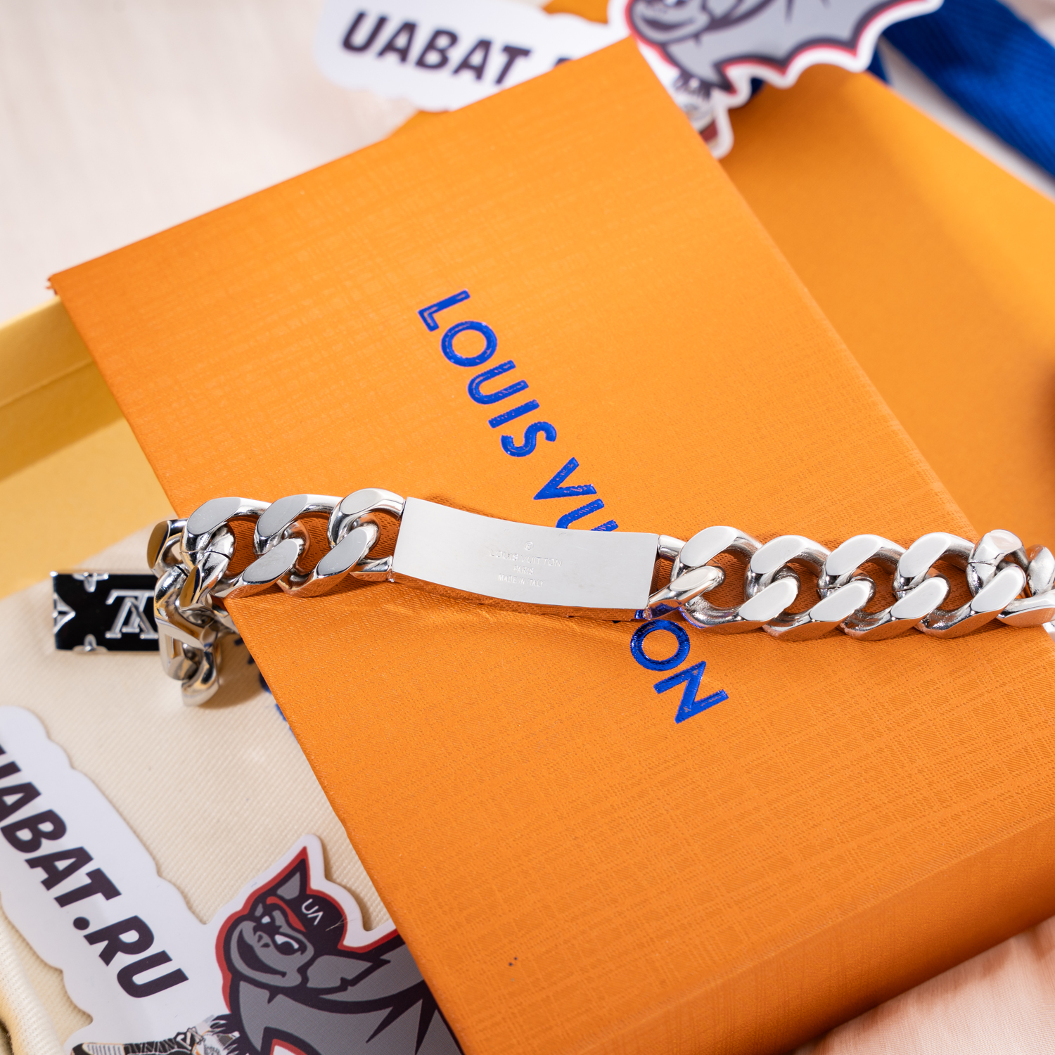 l0*is V*t0n bracelet