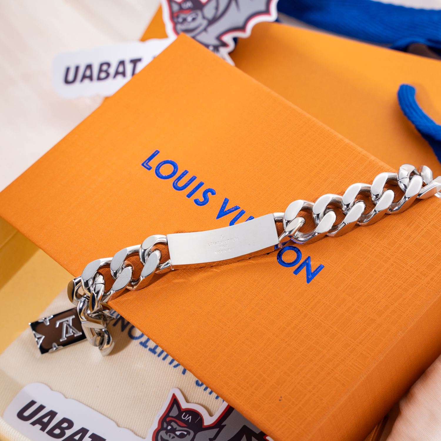 l0*is V*t0n bracelet