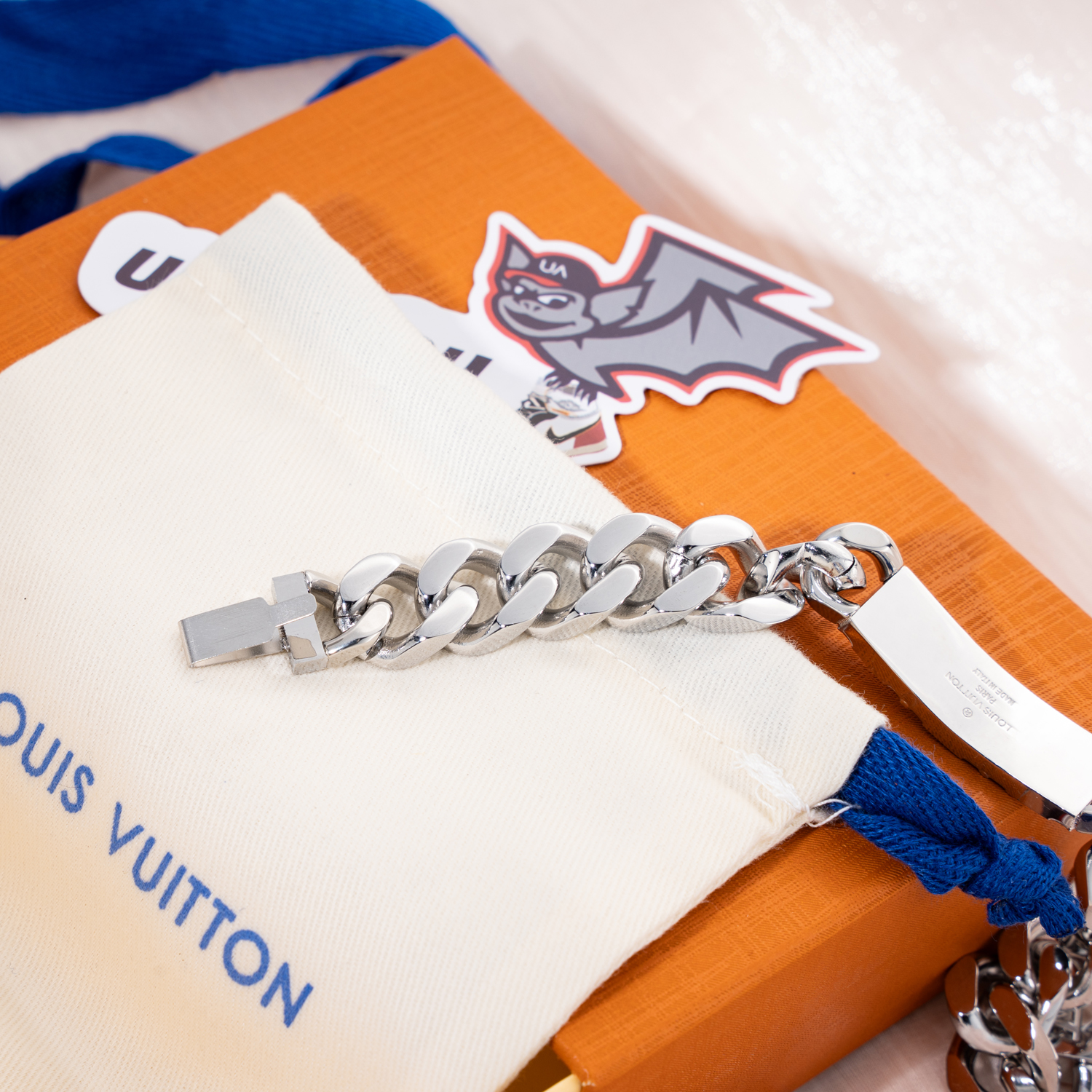 l0*is V*t0n bracelet