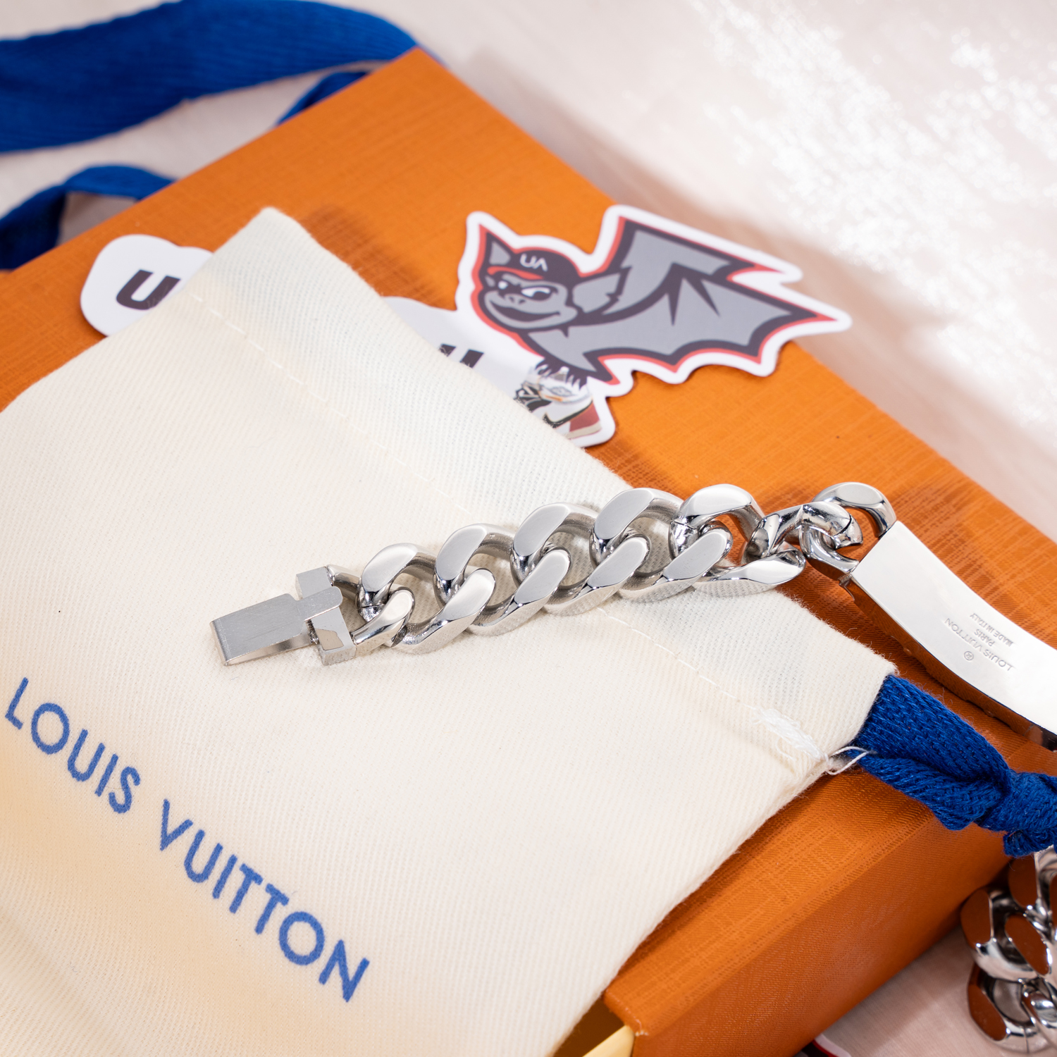 l0*is V*t0n bracelet