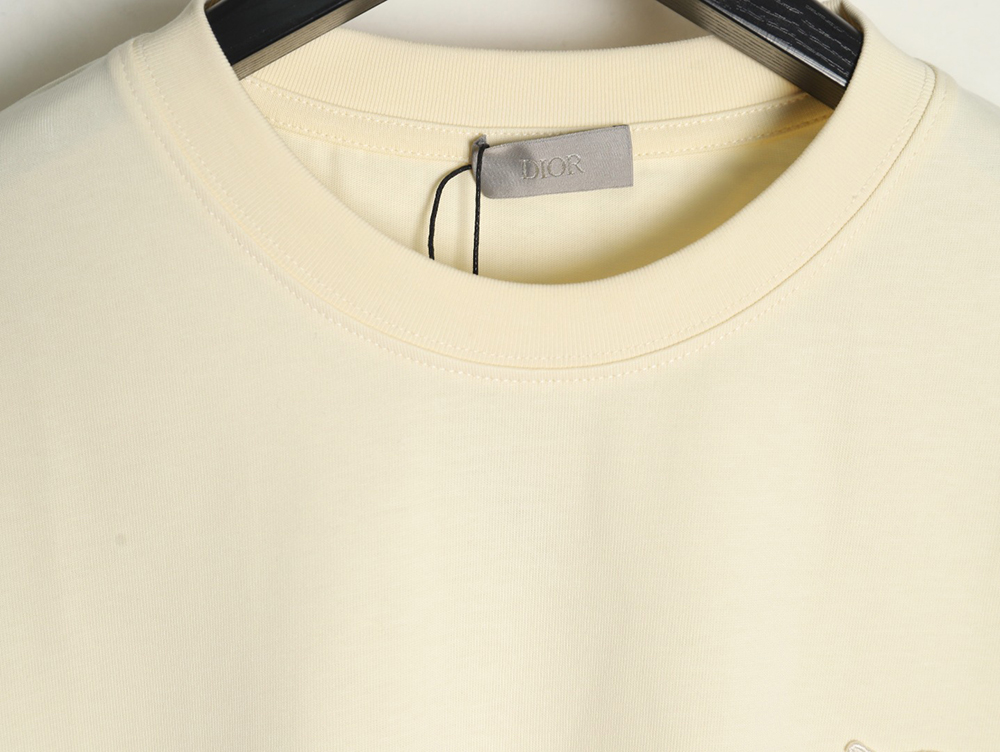 D*or four-color embroidered chapter letter t-shirt tsk1