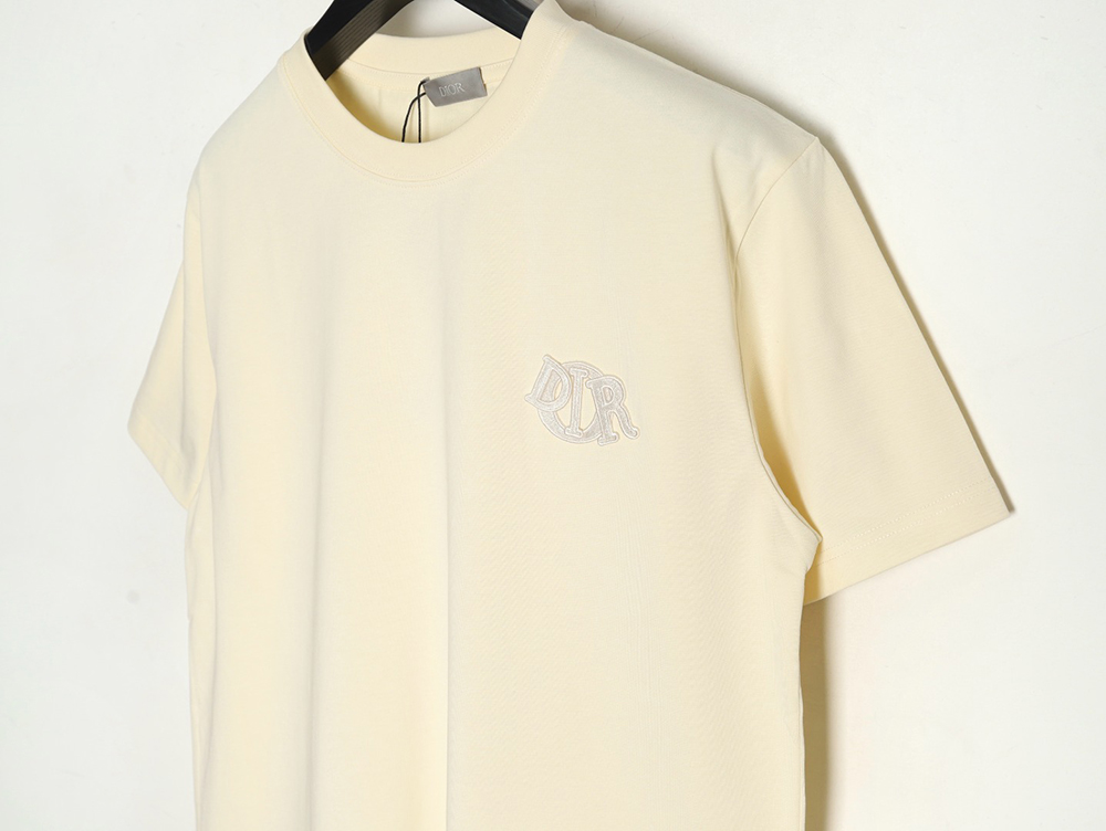 D*or four-color embroidered chapter letter t-shirt tsk1