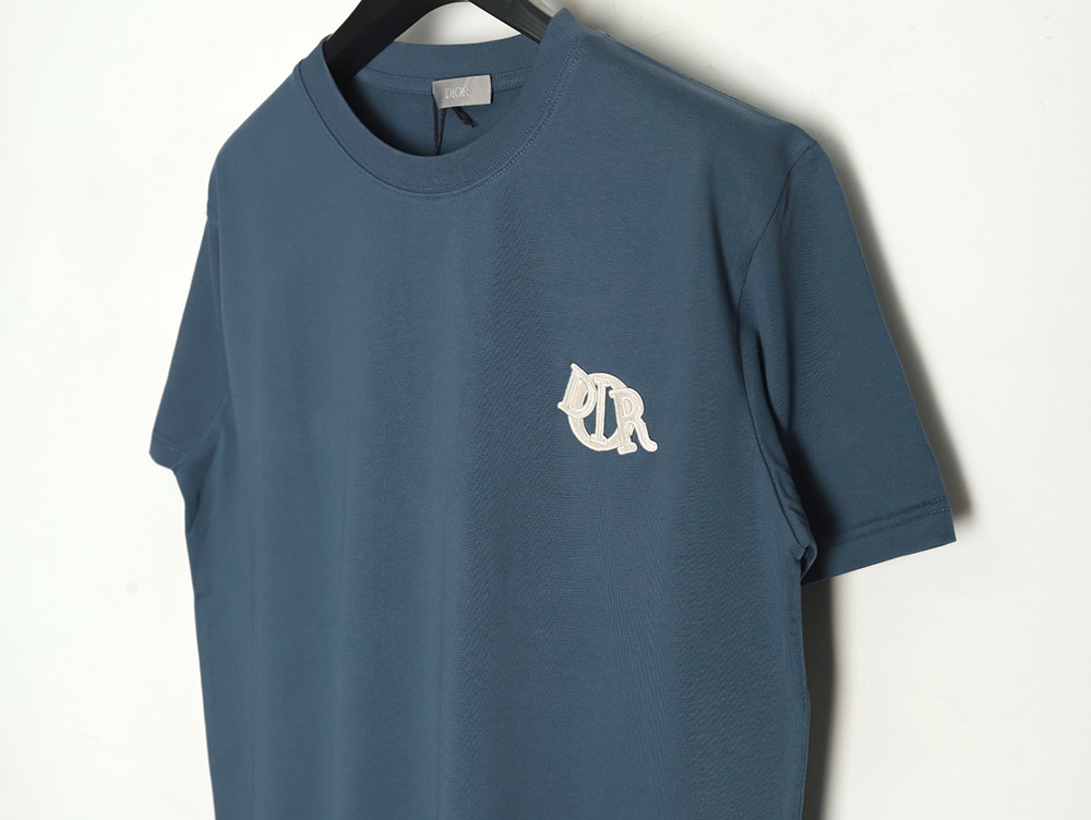 D*or four-color embroidered chapter letter t-shirt tsk2