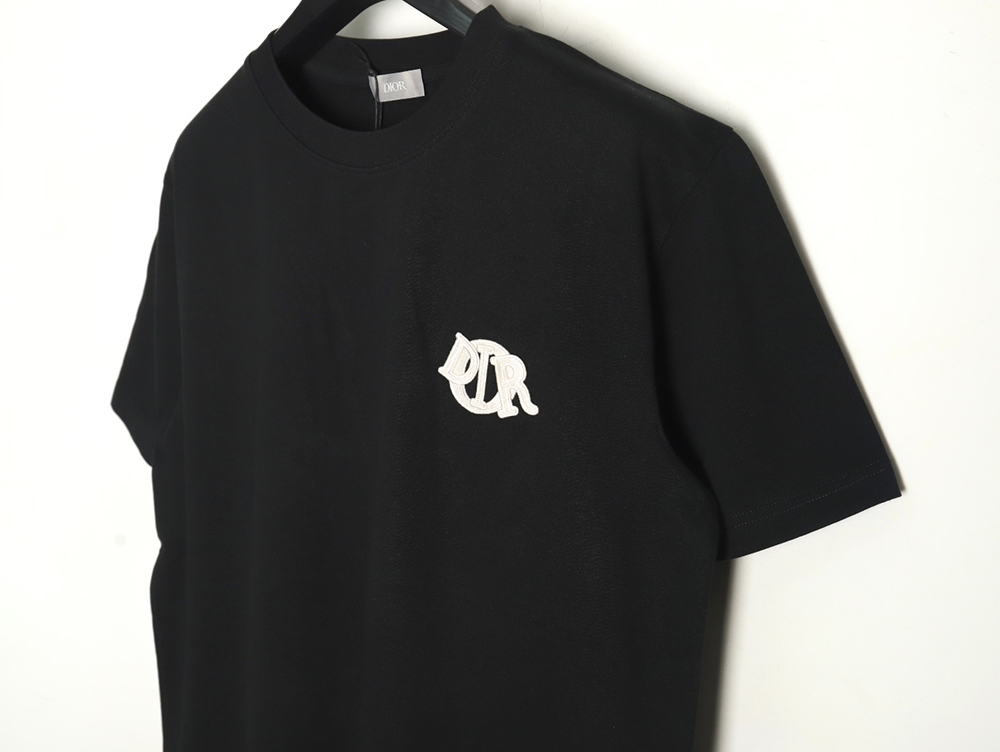 D*or four-color embroidered chapter letter t-shirt tsk3