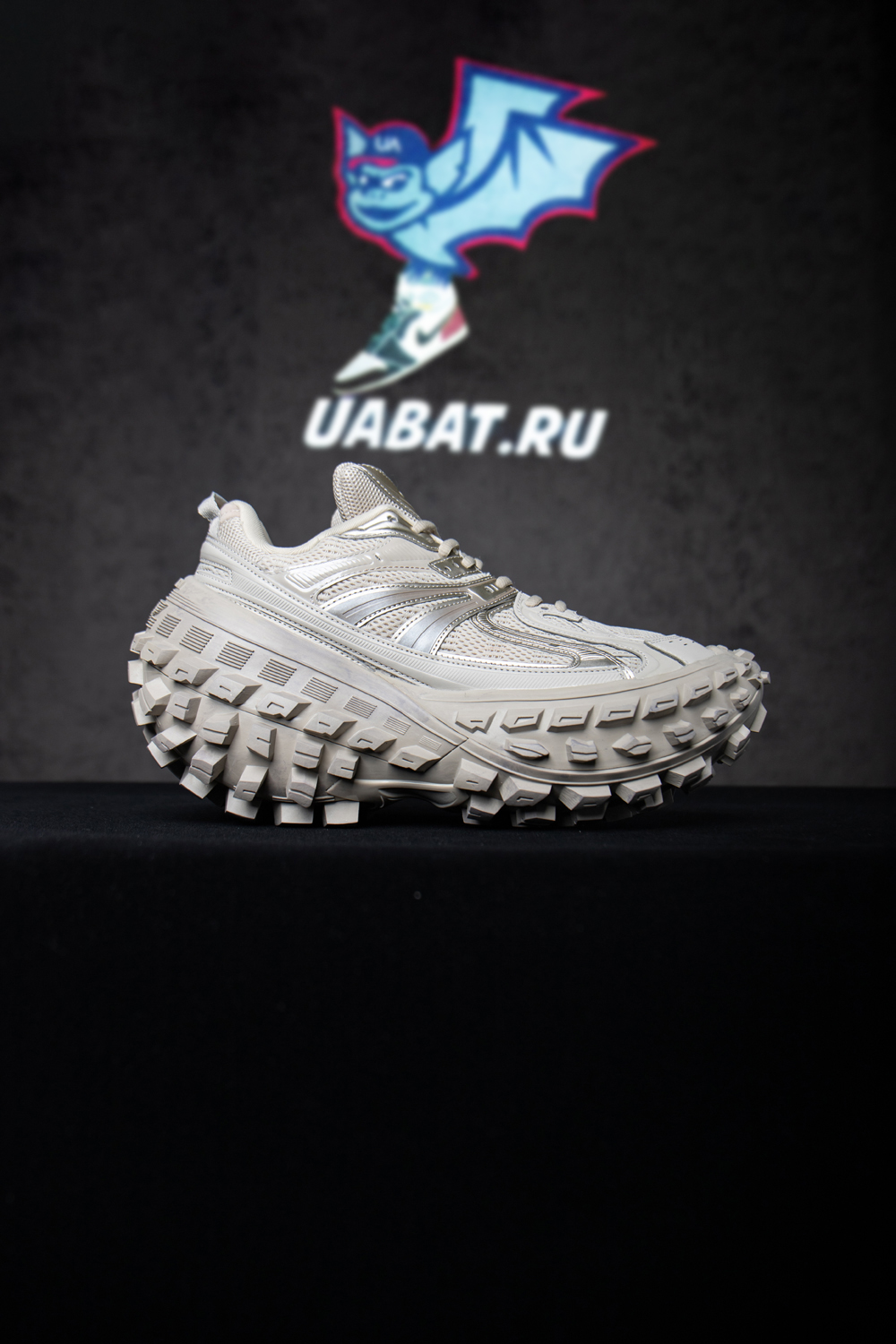 Ba*len*cia*ga defender sneaker