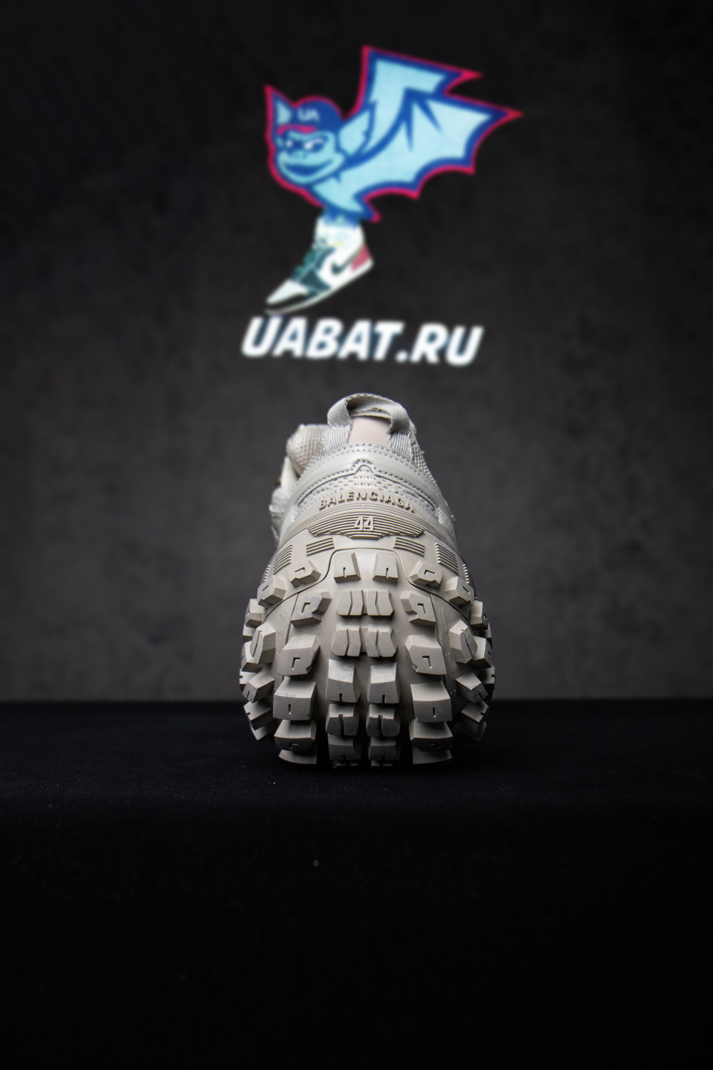 Ba*len*cia*ga defender sneaker