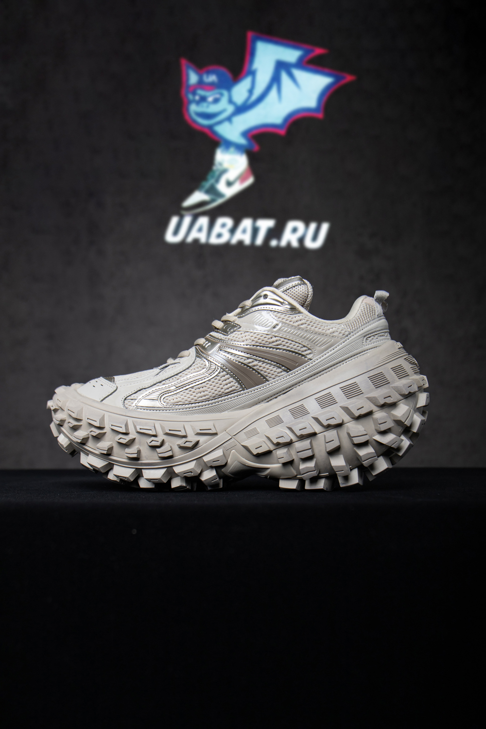 Ba*len*cia*ga defender sneaker