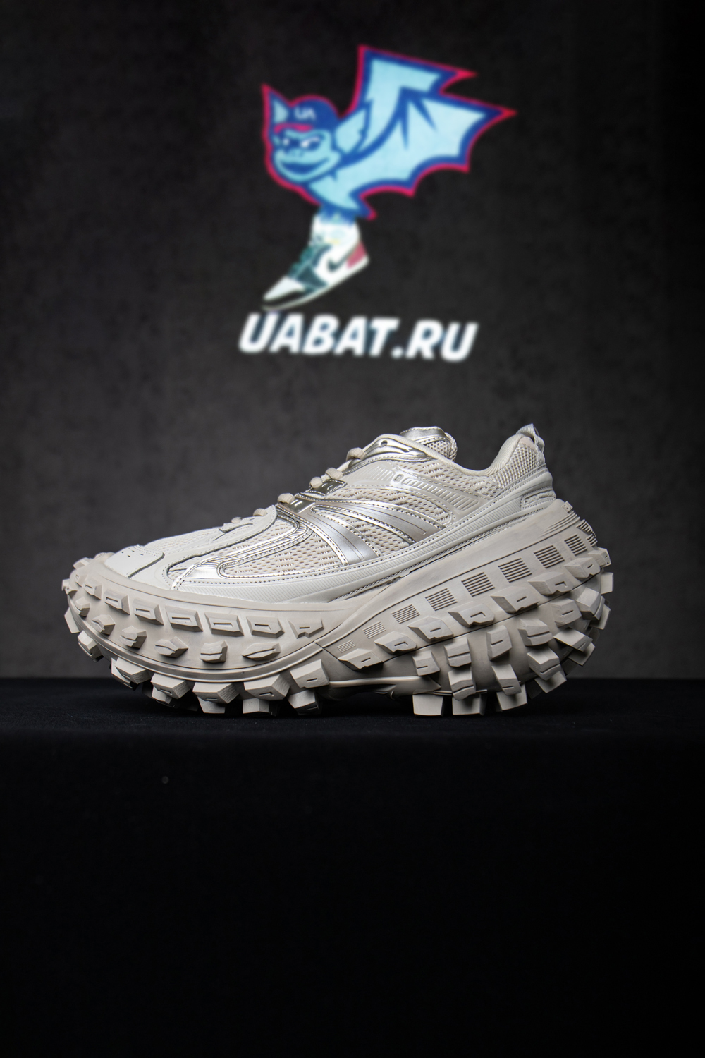 Ba*len*cia*ga defender sneaker