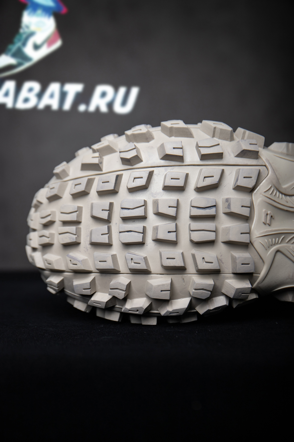 Ba*len*cia*ga defender sneaker