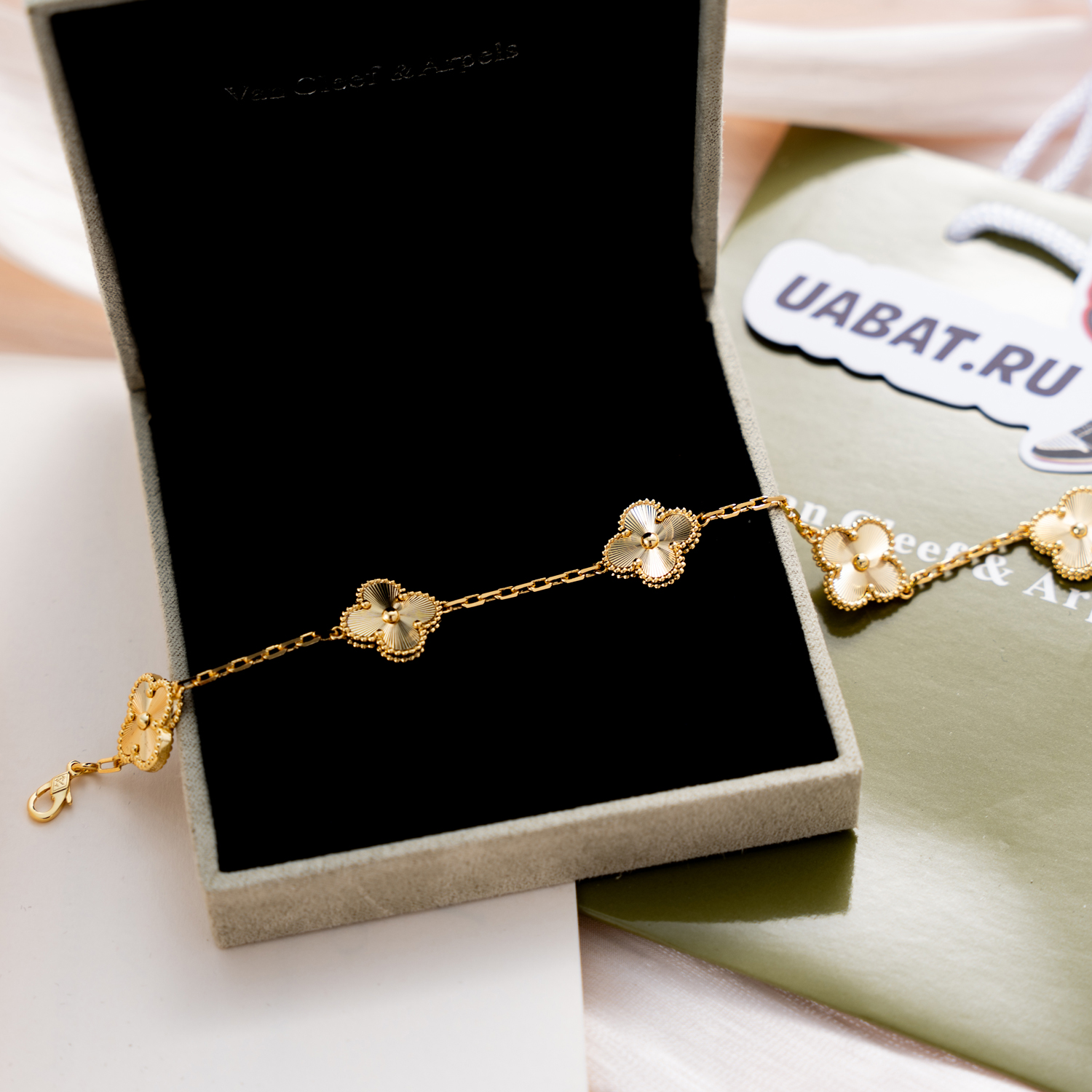 V*N CL*F & arpels vintage alhambra bracelet 5 motifs