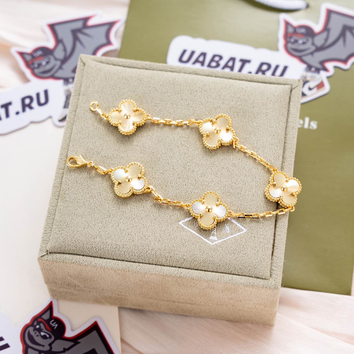 V*N CL*F & arpels vintage alhambra bracelet 5 motifs