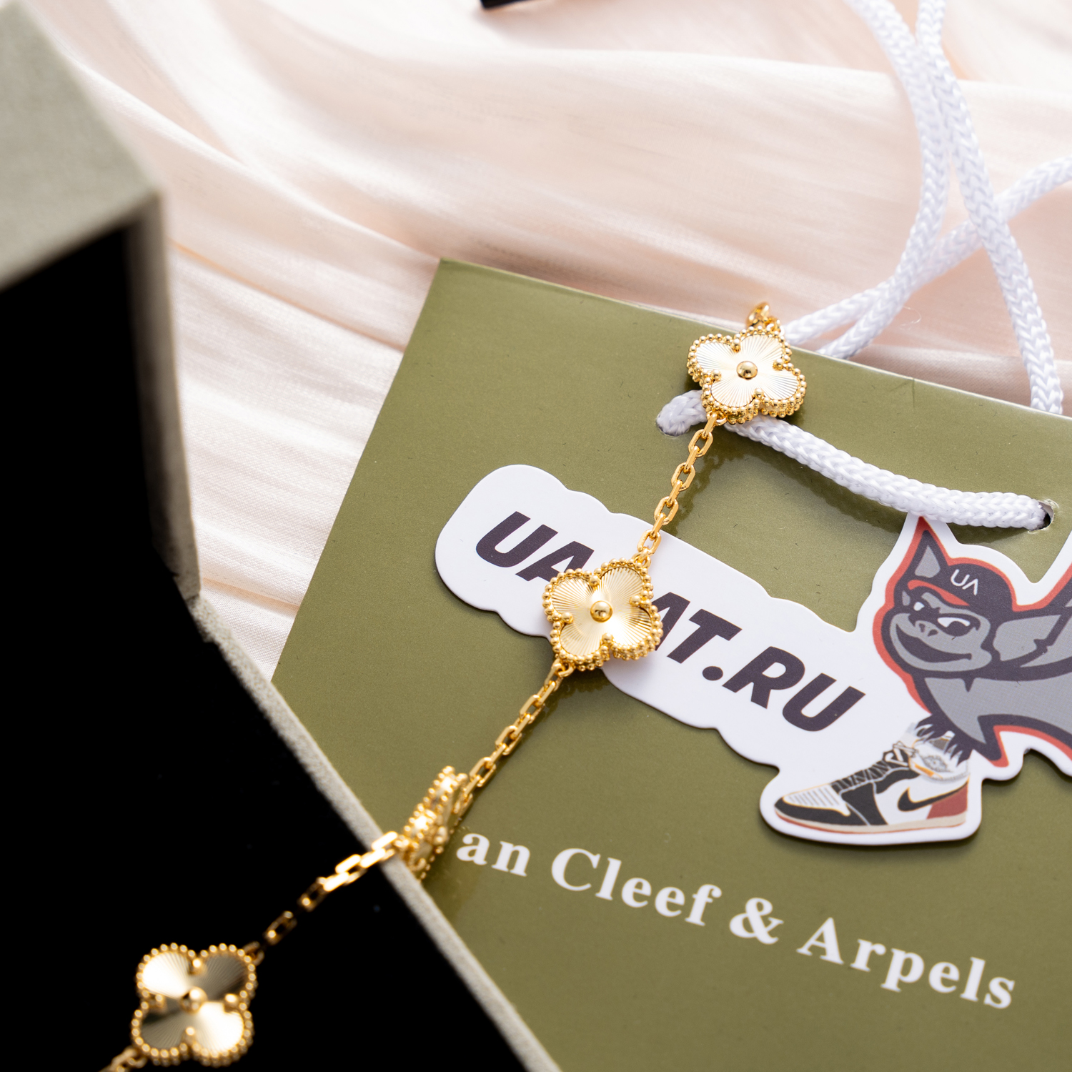 V*N CL*F & arpels vintage alhambra bracelet 5 motifs