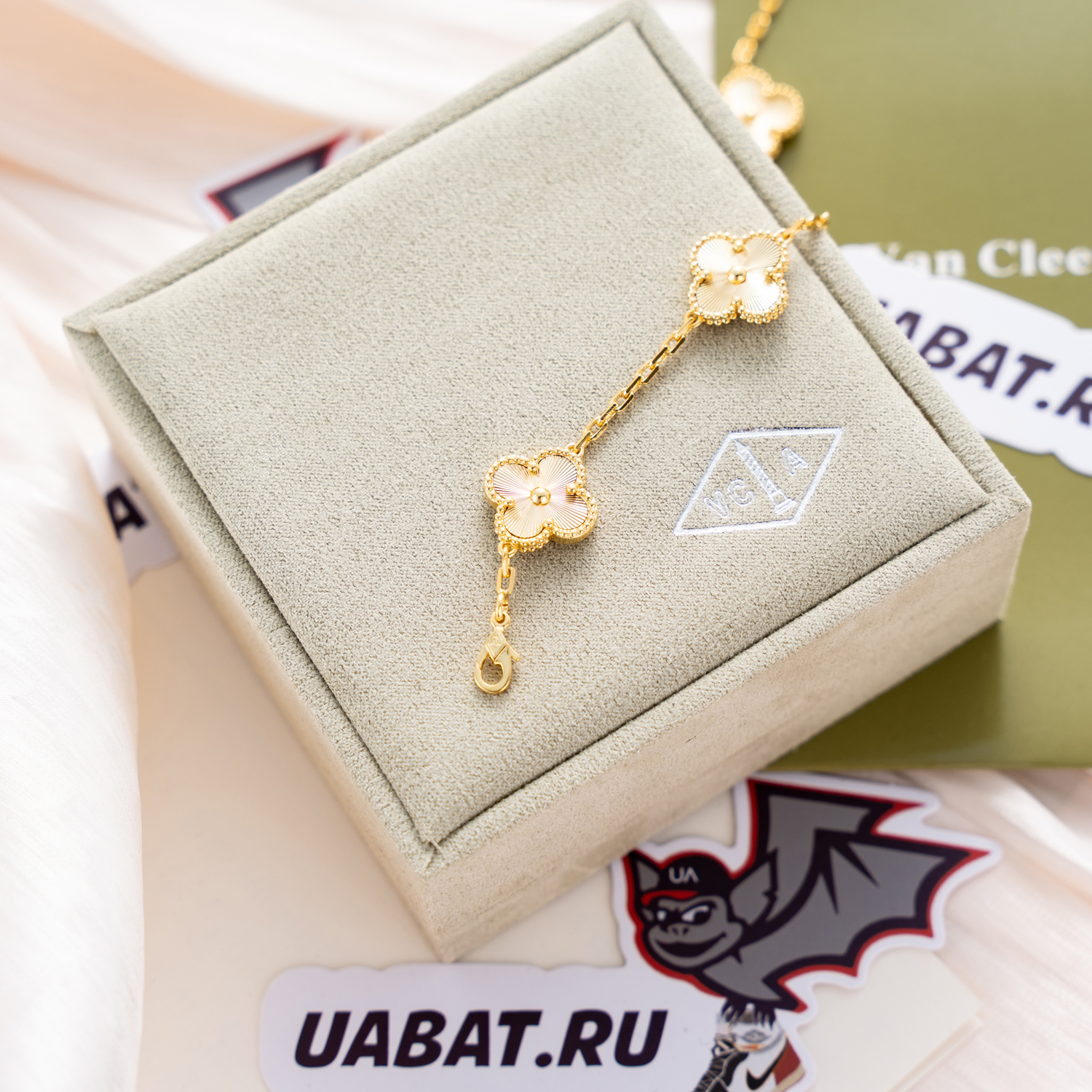 V*N CL*F & arpels vintage alhambra bracelet 5 motifs