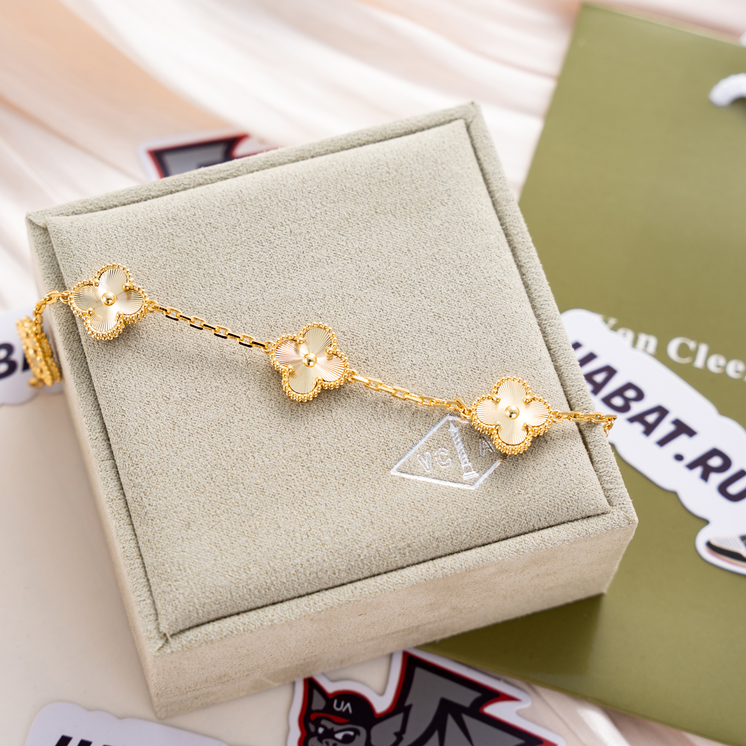 V*N CL*F & arpels vintage alhambra bracelet 5 motifs