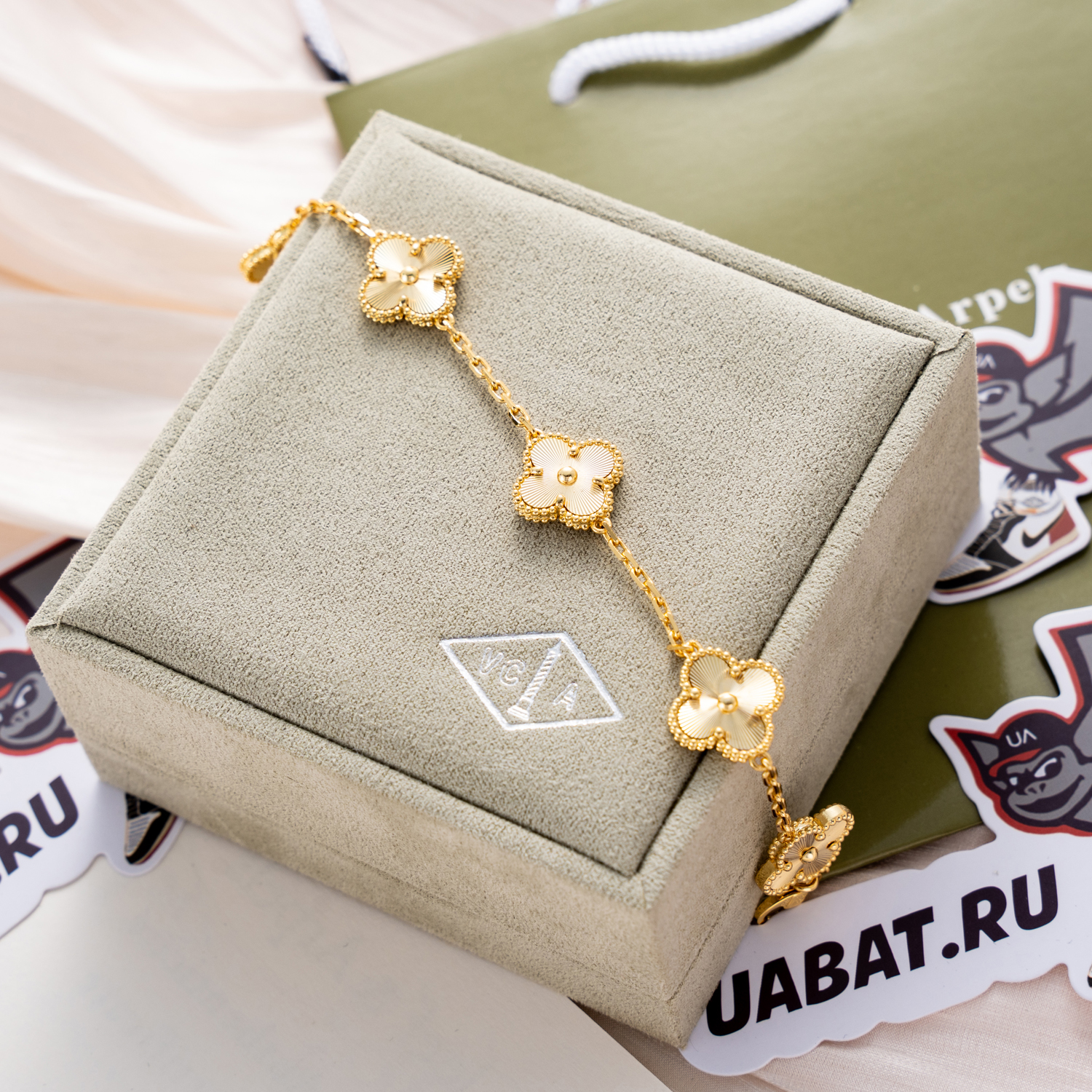 V*N CL*F & arpels vintage alhambra bracelet 5 motifs