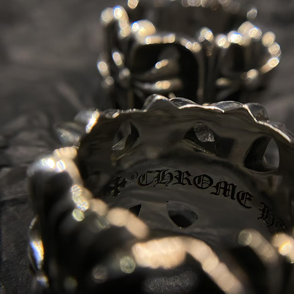 Ch**me He**ts square cemetery ring sc08921