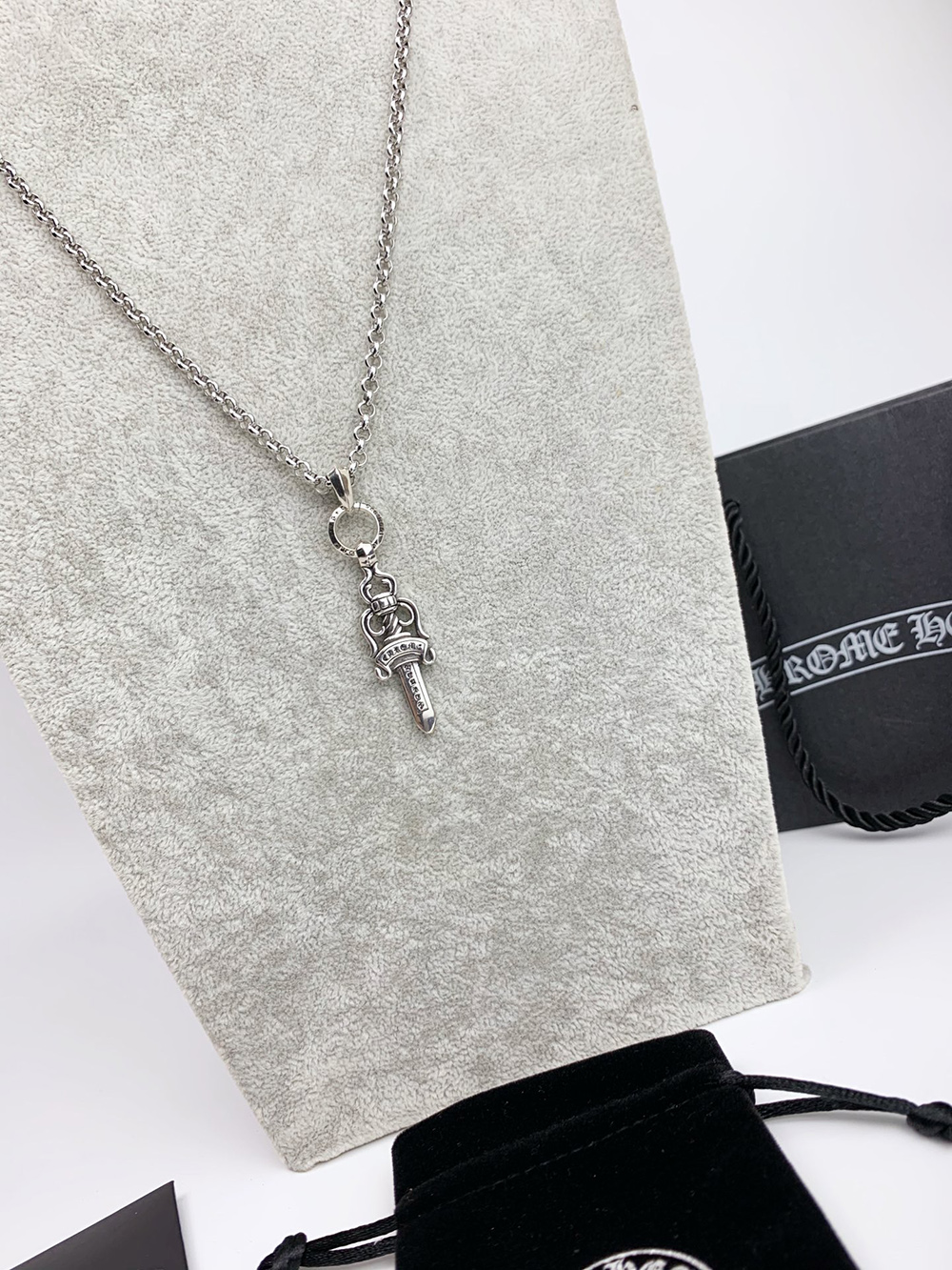 Ch**me He**ts necklaces 625369