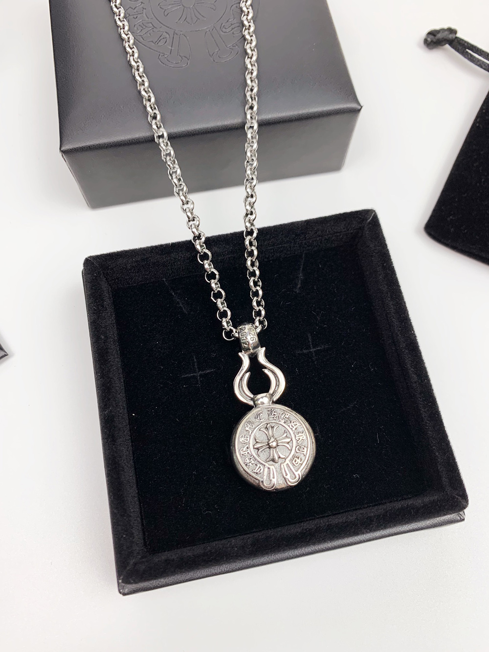 Ch**me He**ts necklaces 625478