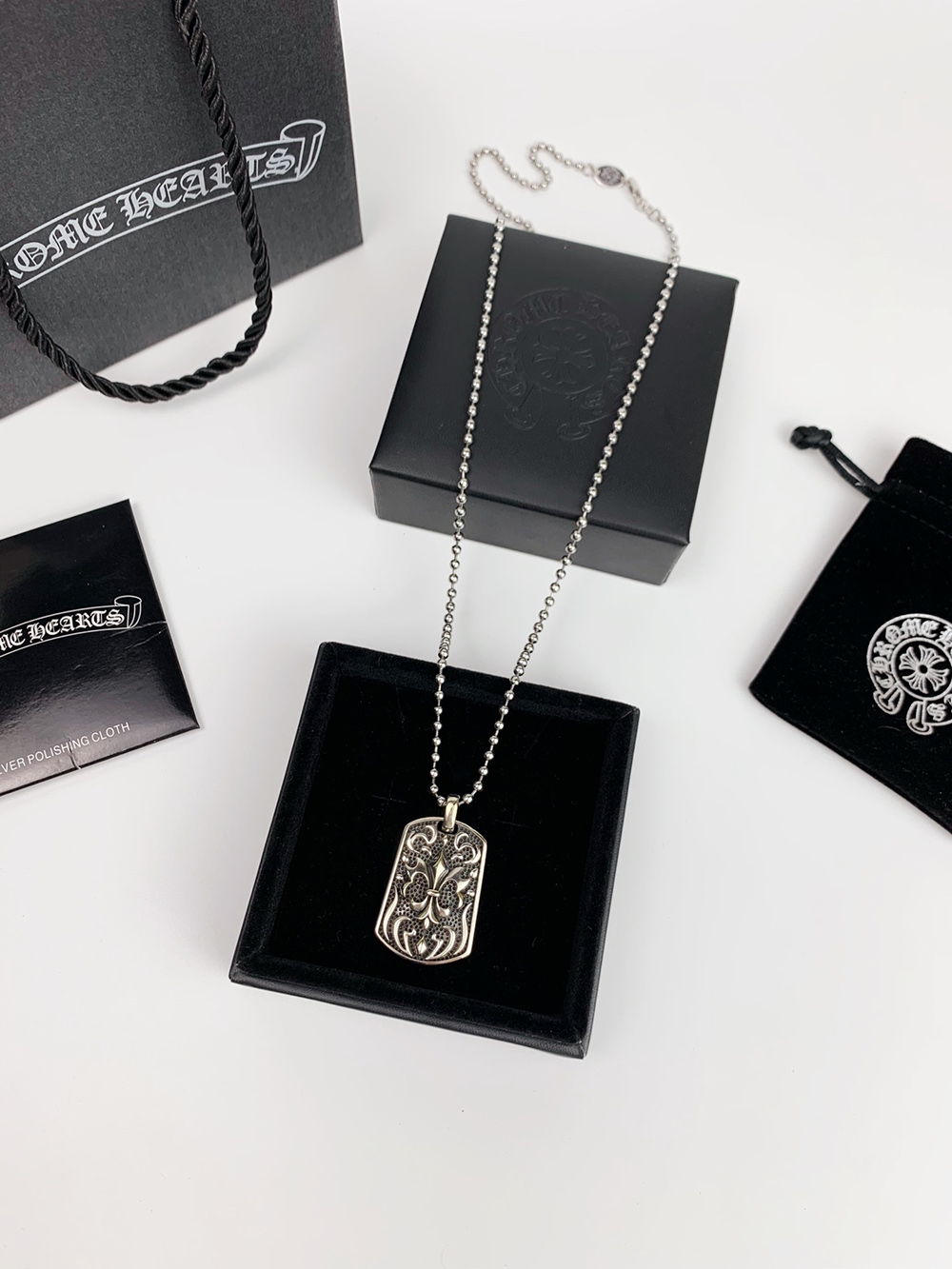 Ch**me He**ts necklaces 635126