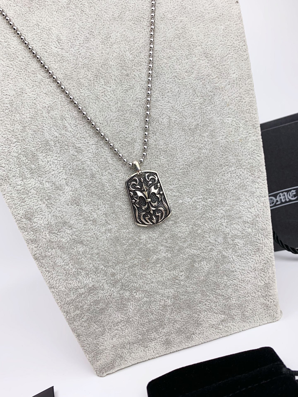 Ch**me He**ts necklaces 635126