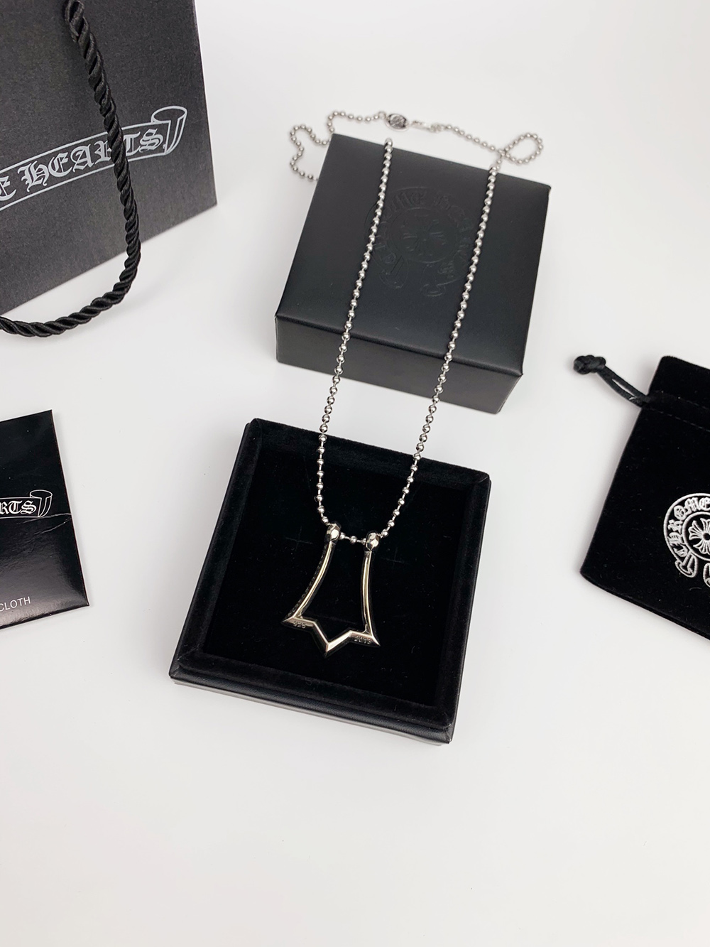 Ch**me He**ts necklaces 645569