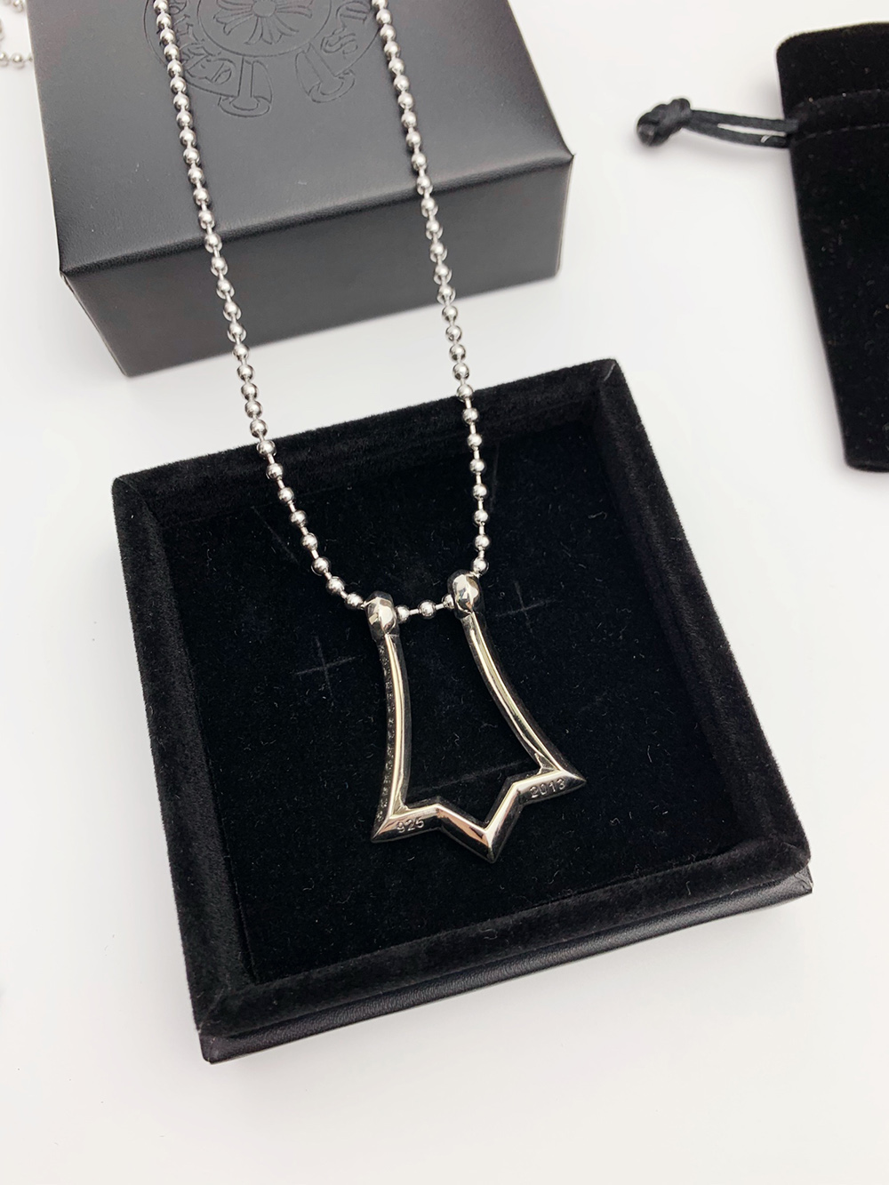 Ch**me He**ts necklaces 645569