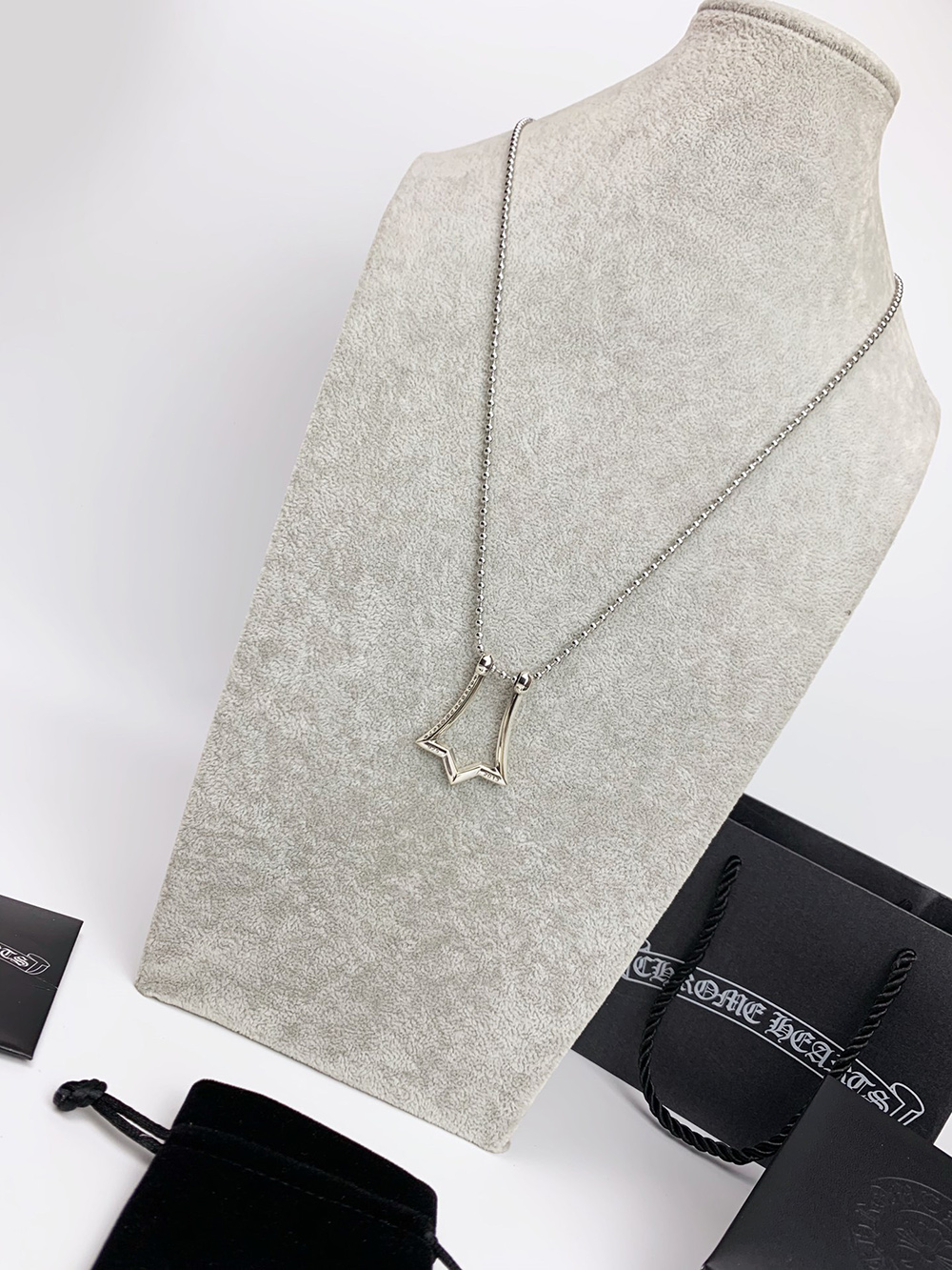 Ch**me He**ts necklaces 645569