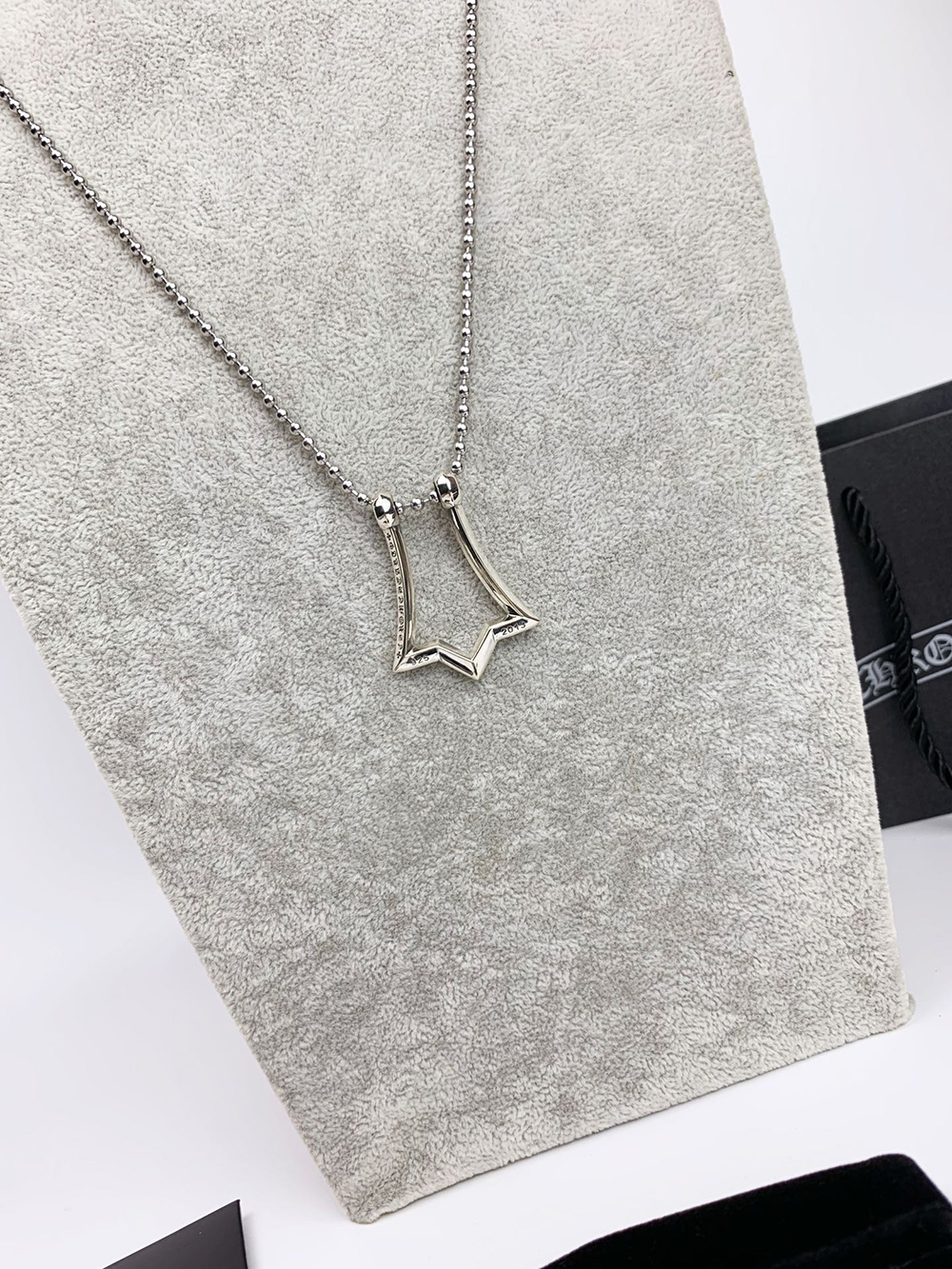 Ch**me He**ts necklaces 645569